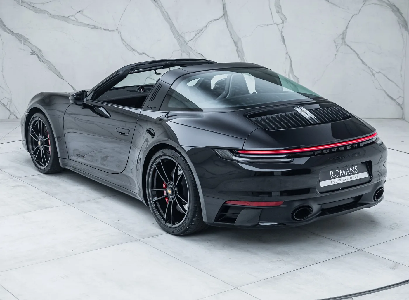2024 Porsche 911 Targa 4 GTS proposée par un concessionnaire spécialisé à Banstead, Royaume-Uni, photo 9 sur 15