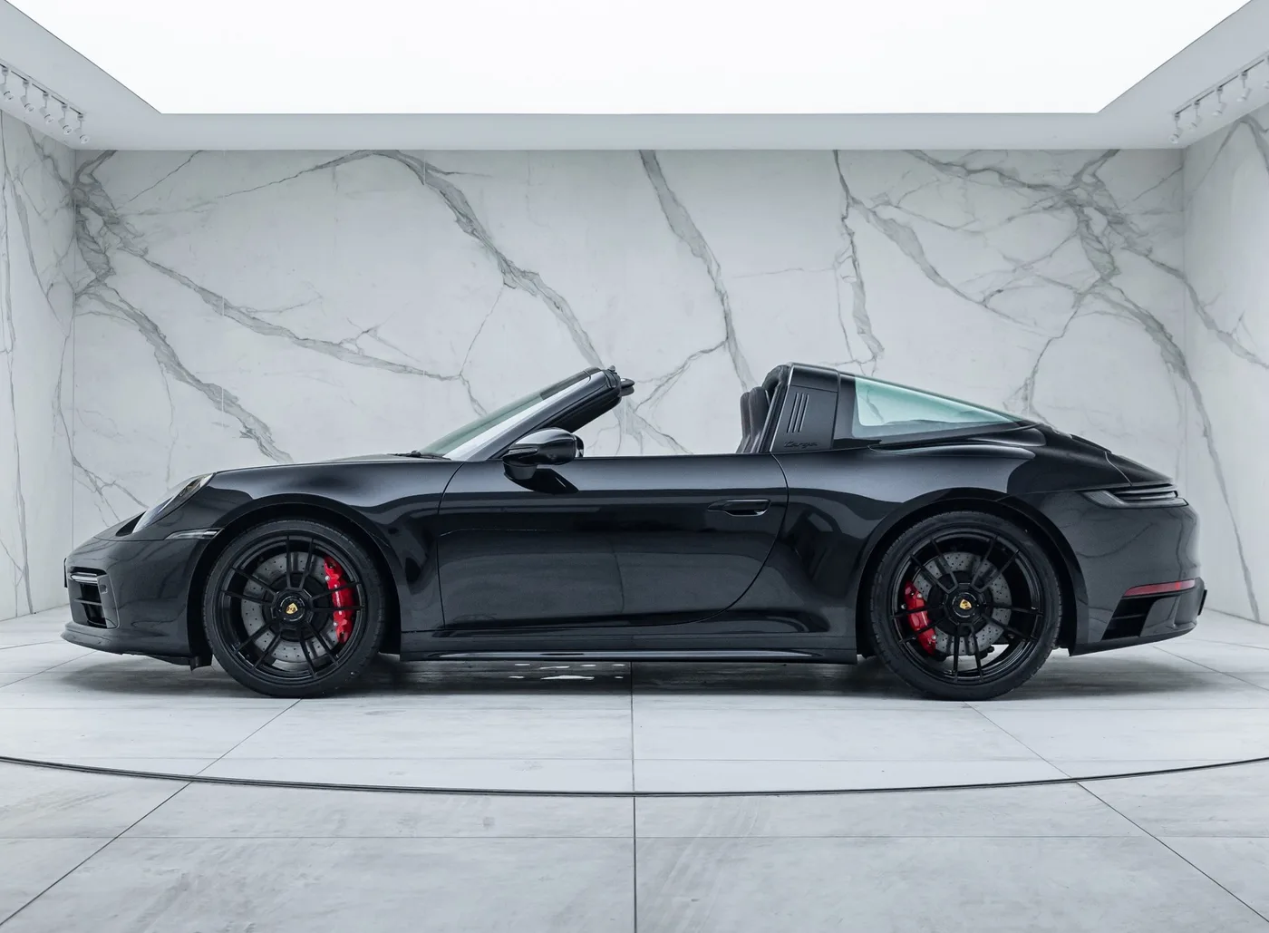 2024 Porsche 911 Targa 4 GTS proposée par un concessionnaire spécialisé à Banstead, Royaume-Uni, photo 12 sur 15