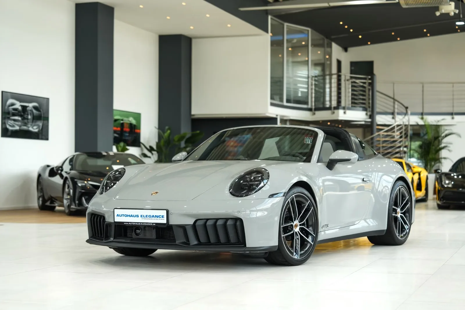2024 Porsche 911 Targa 4 GTS angeboten von einem Fachhändler in Köln, Deutschland, Hauptfoto