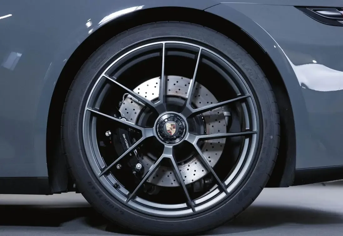 2024 Porsche 911 Targa 4 GTS, 28/30