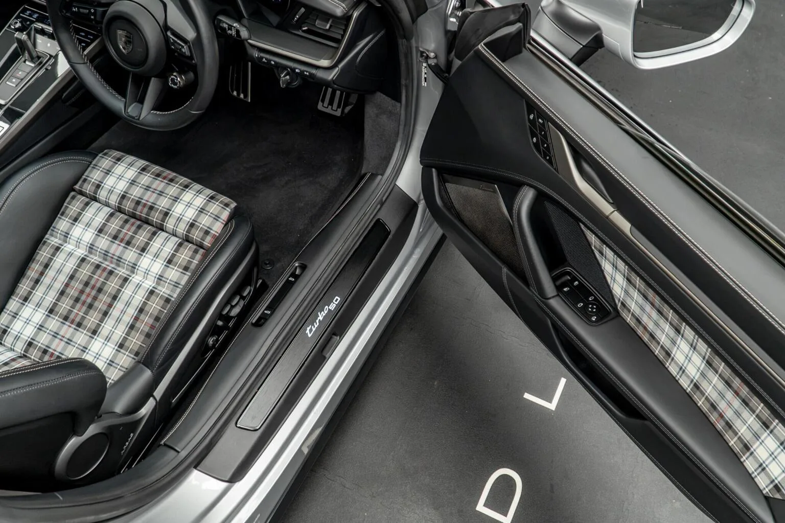 2024 Porsche 911 Turbo 50 Years, 29/30