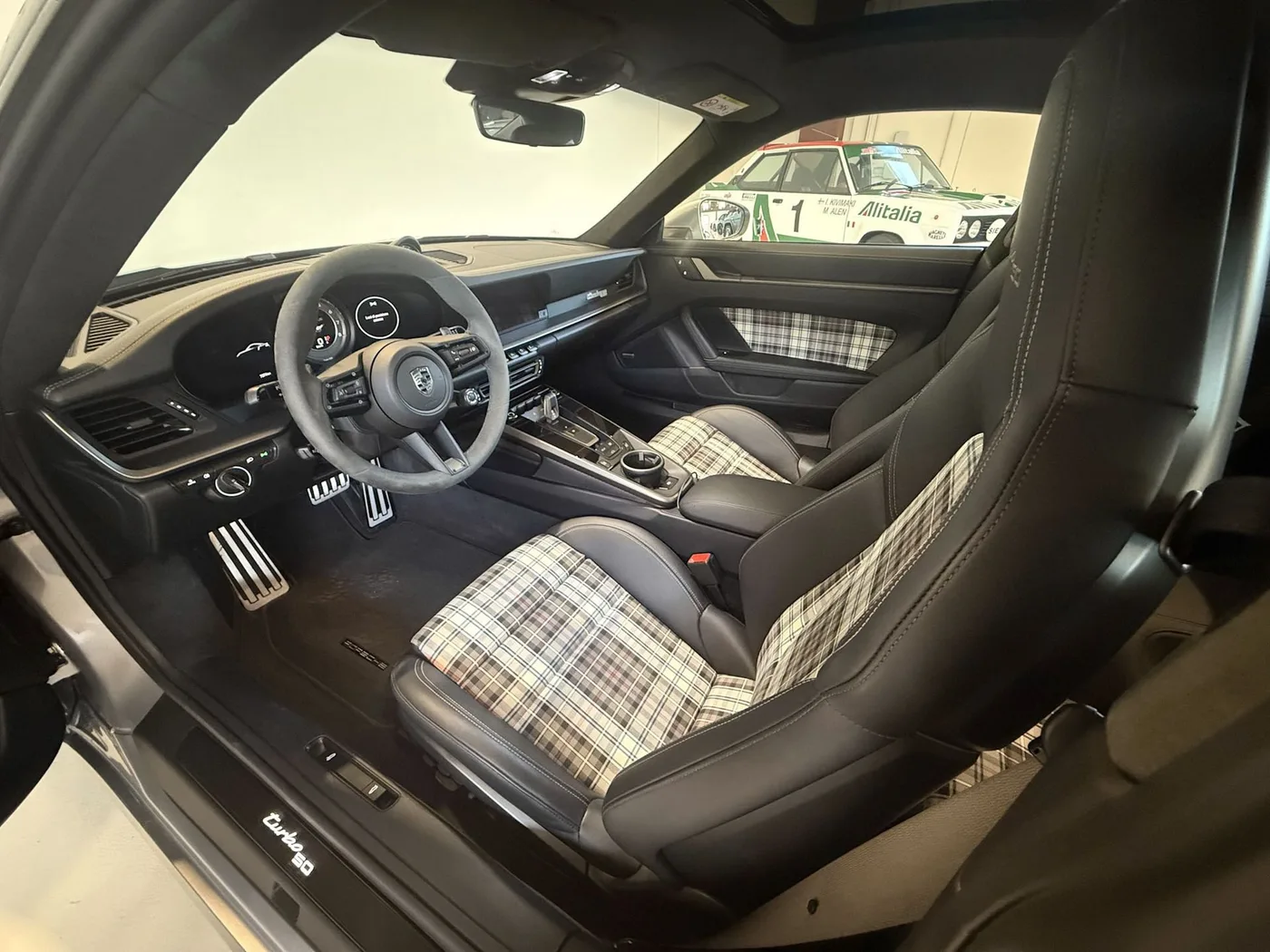 2024 Porsche 911 Turbo offered by a specialist dealer in Lucca, Italy, photo 12 of 18