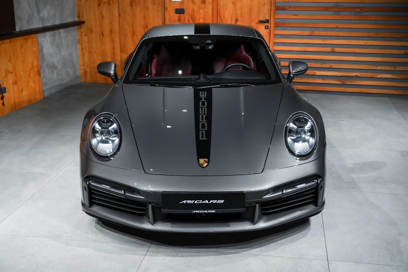 2024 Porsche 911 Turbo proposée par un concessionnaire spécialisé à Bratislava, Slovaquie, photo 2 sur 15