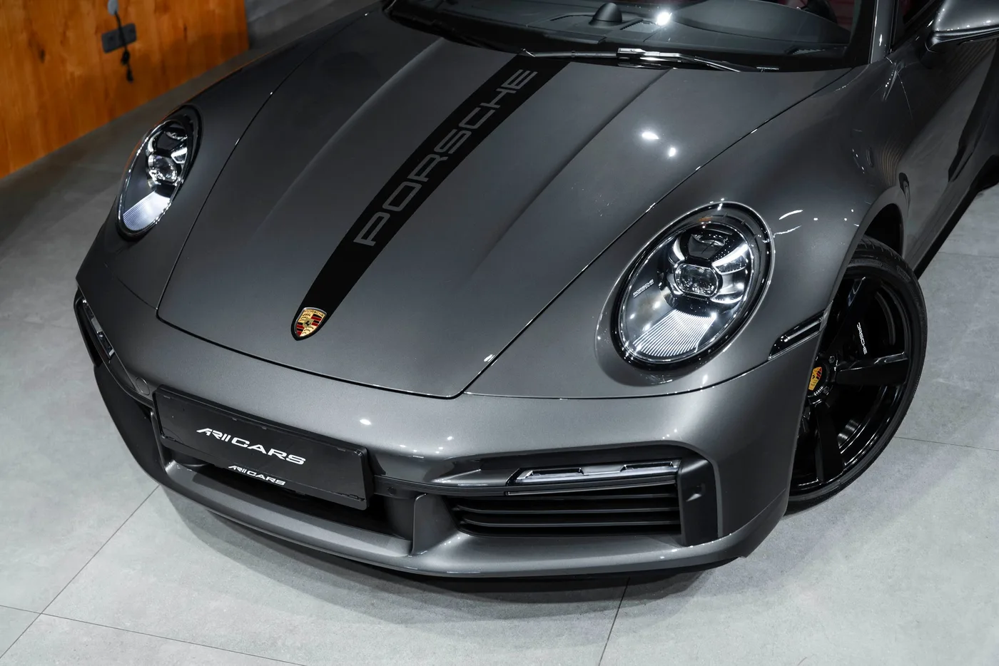2024 Porsche 911 Turbo proposée par un concessionnaire spécialisé à Bratislava, Slovaquie, photo 4 sur 15