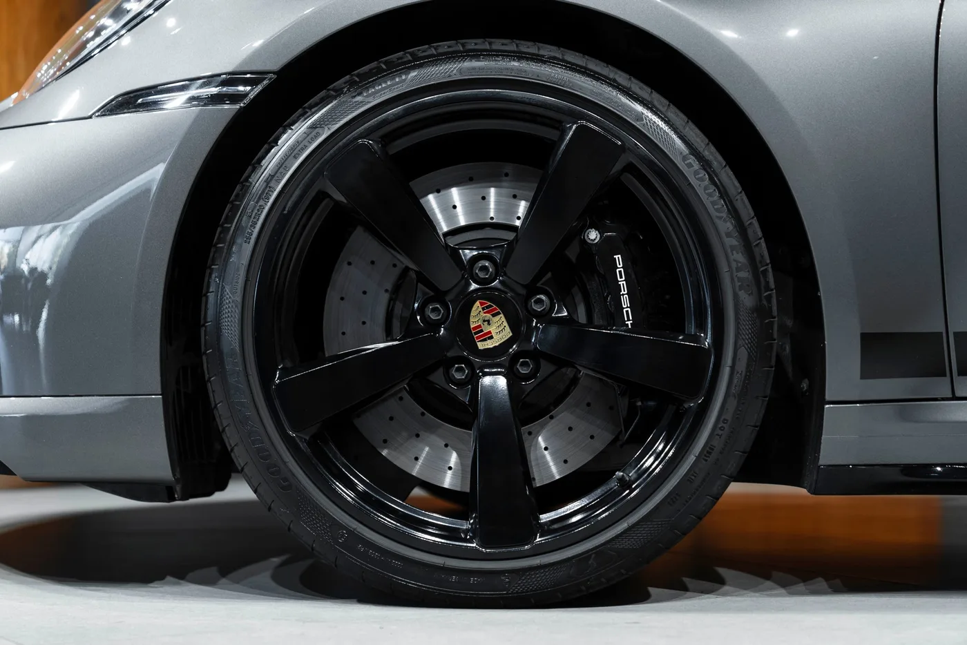 2024 Porsche 911 Turbo proposée par un concessionnaire spécialisé à Bratislava, Slovaquie, photo 5 sur 15