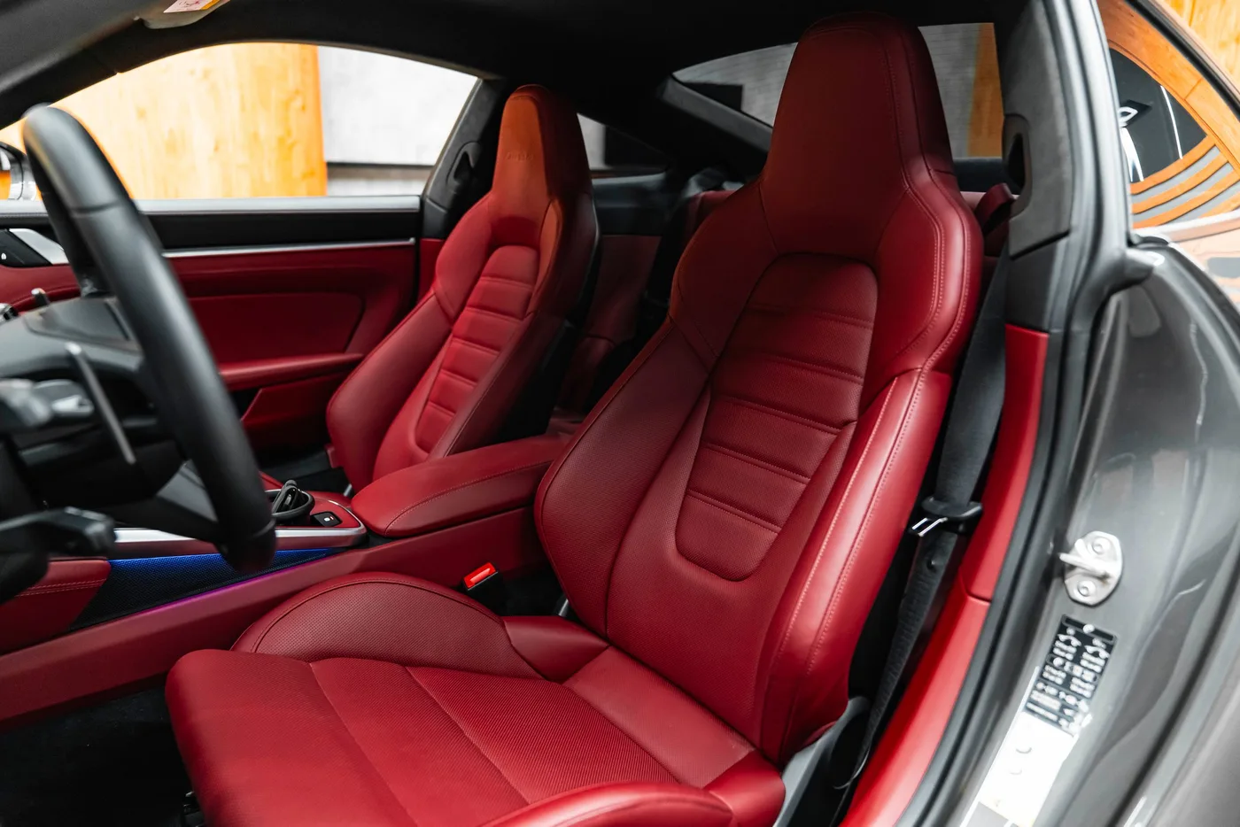 2024 Porsche 911 Turbo proposée par un concessionnaire spécialisé à Bratislava, Slovaquie, photo 8 sur 15