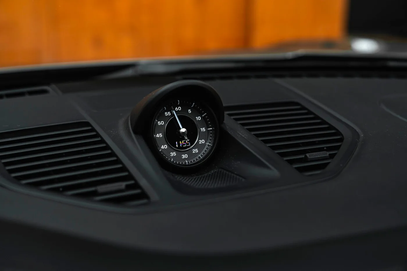 2024 Porsche 911 Turbo proposée par un concessionnaire spécialisé à Bratislava, Slovaquie, photo 11 sur 15