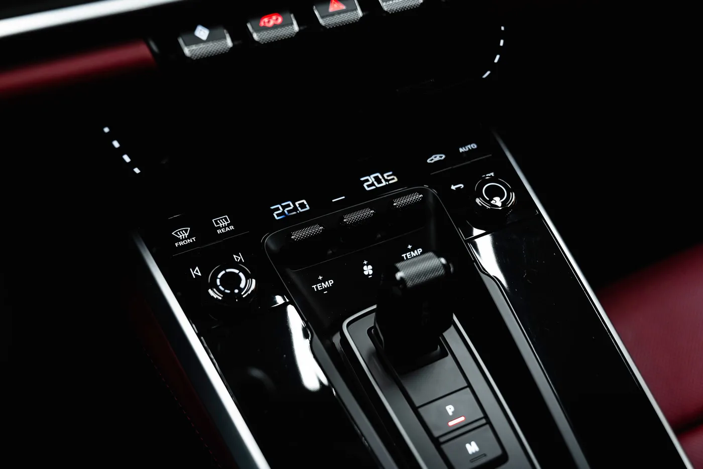 2024 Porsche 911 Turbo proposée par un concessionnaire spécialisé à Bratislava, Slovaquie, photo 14 sur 15