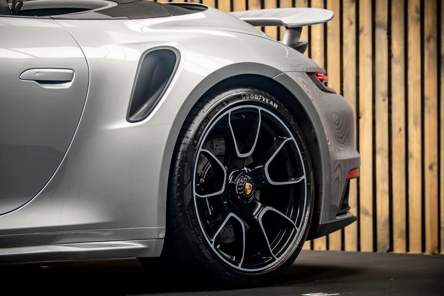 2024 Porsche 911 Turbo Cabriolet, 16/30