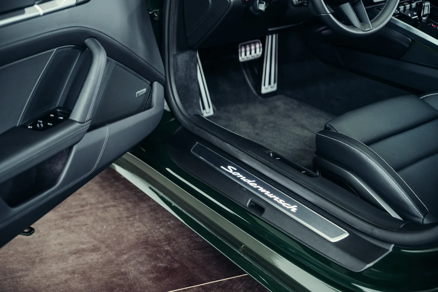 2024 Porsche 911 Turbo S offered by a collector car specialist in Stuttgart, Germany, photo 20 of 25
