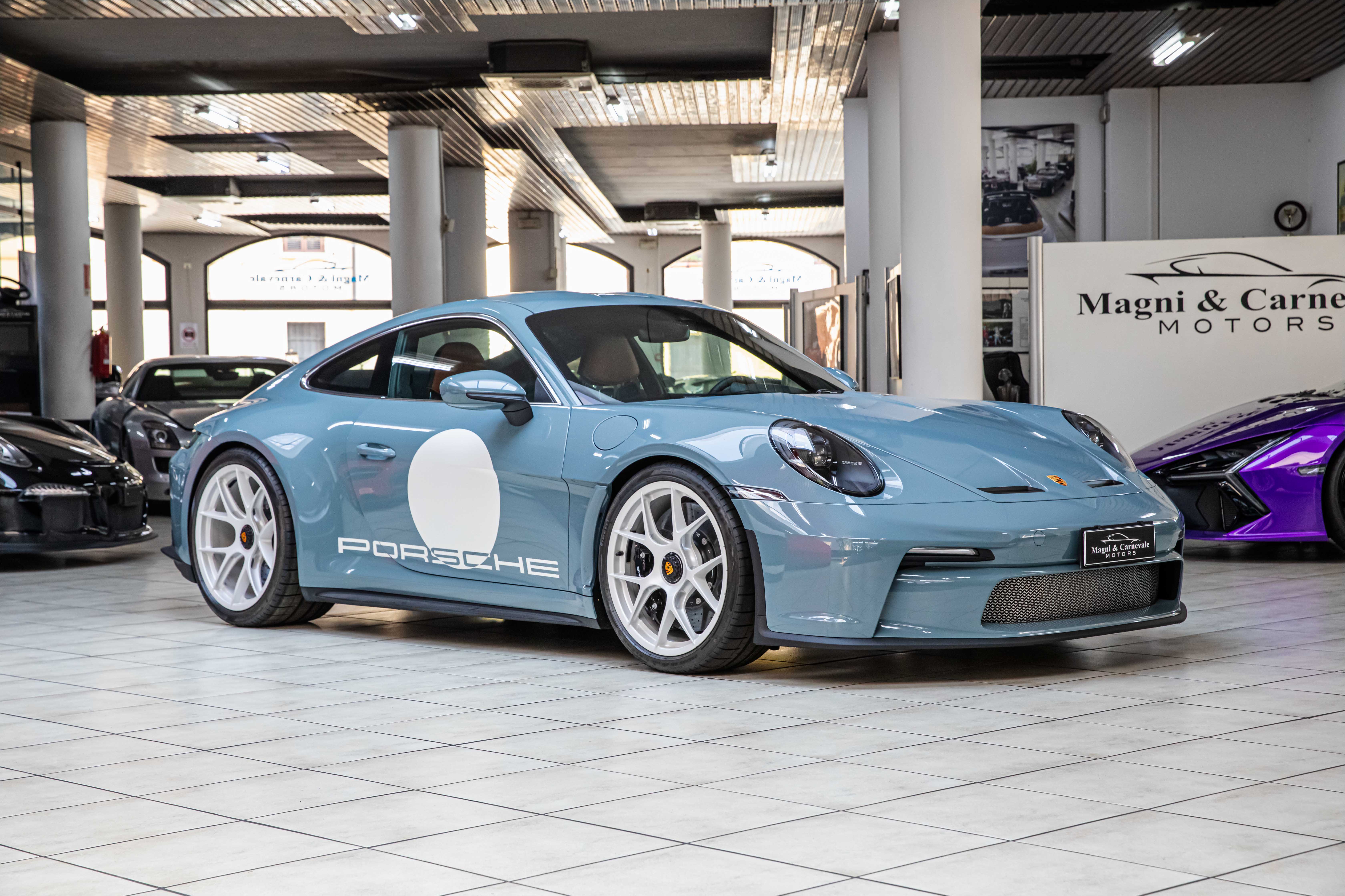 2024 Porsche 911 S/T Heritage Limited Edition offered by a specialist dealer in Milan, Italy, photo 4 of 20