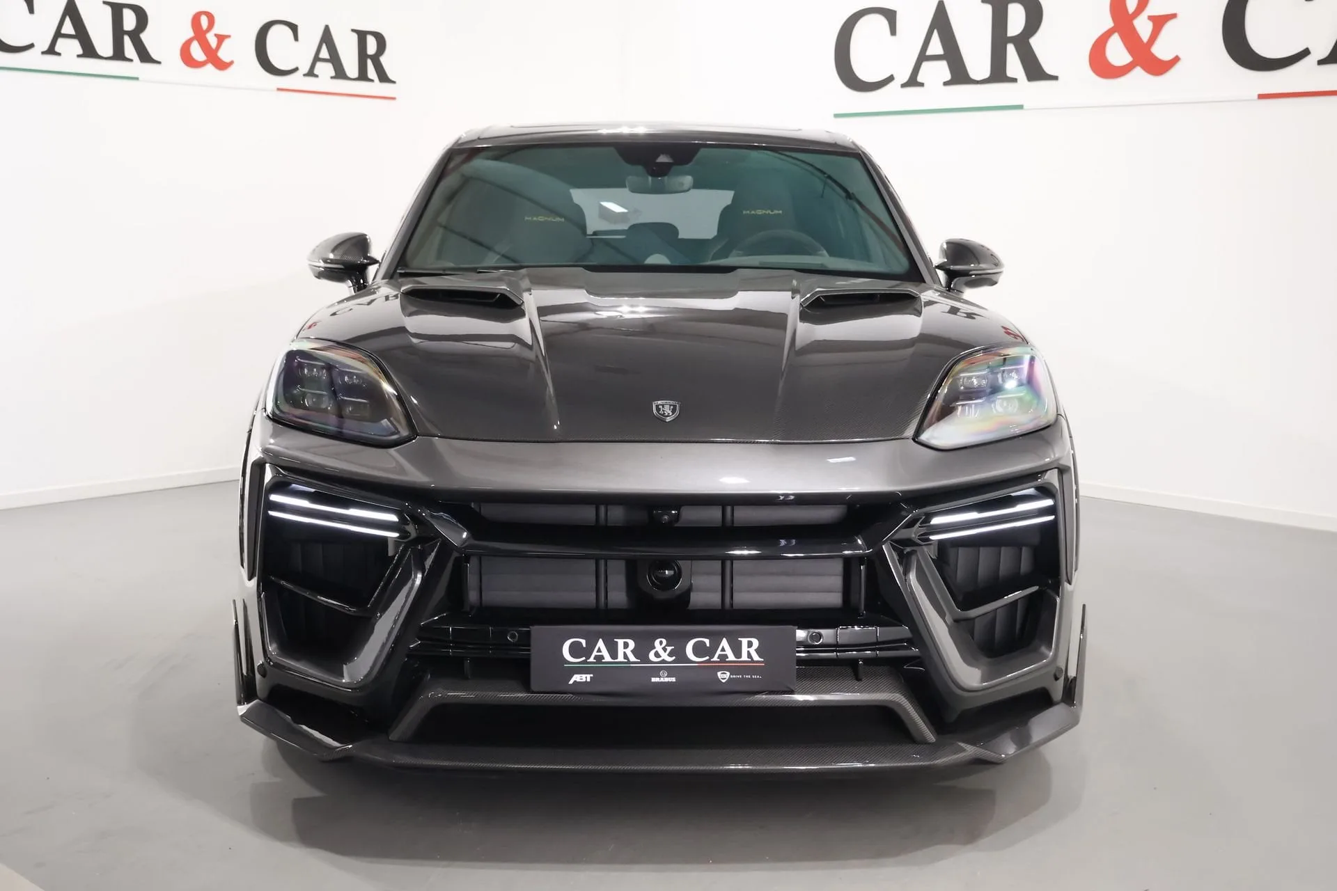 2024 Porsche Cayenne angeboten von einem Fachhändler in Zibido San Giacomo, Italien, Hauptfoto