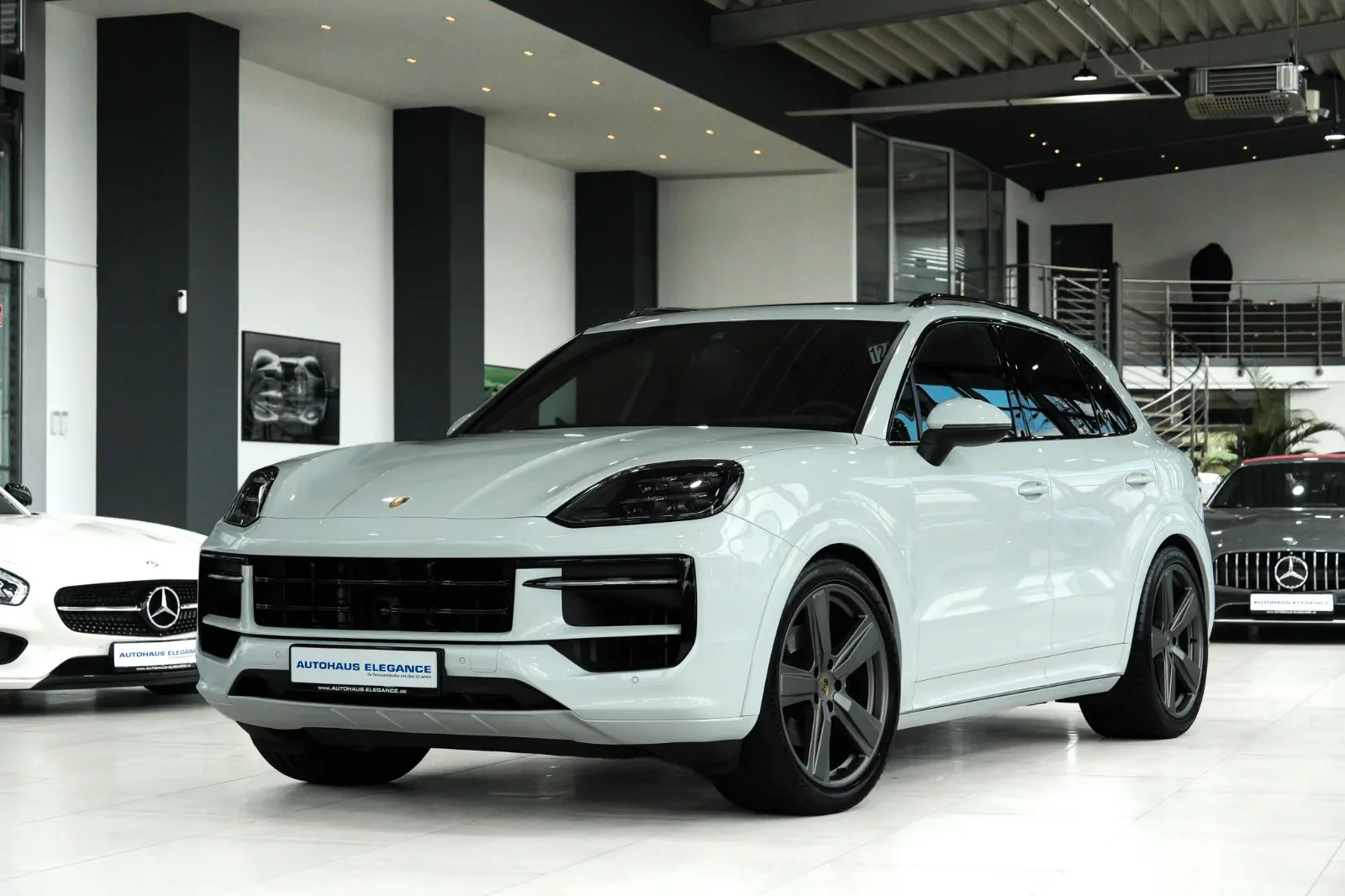 2024 Porsche Cayenne Coupé angeboten von einem Fachhändler in Köln, Deutschland, Hauptfoto