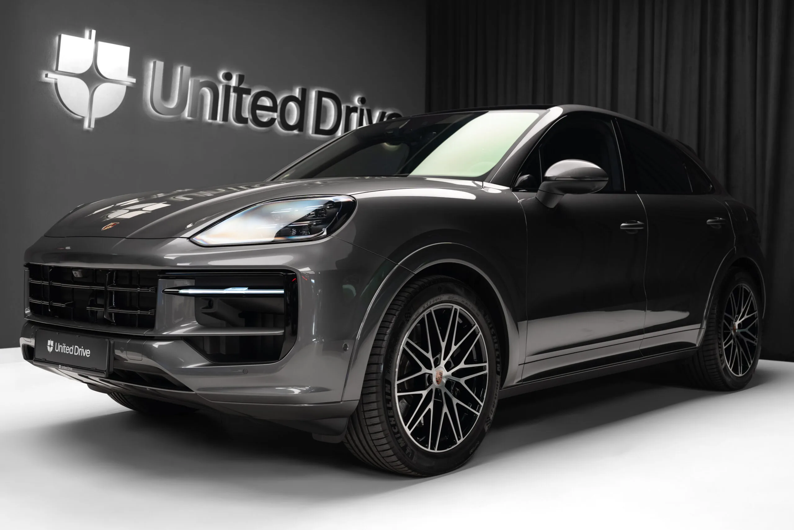 2024 Porsche Cayenne Coupé S E-Hybrid angeboten von einem Fachhändler in Voluntari, Rumänien, Hauptfoto
