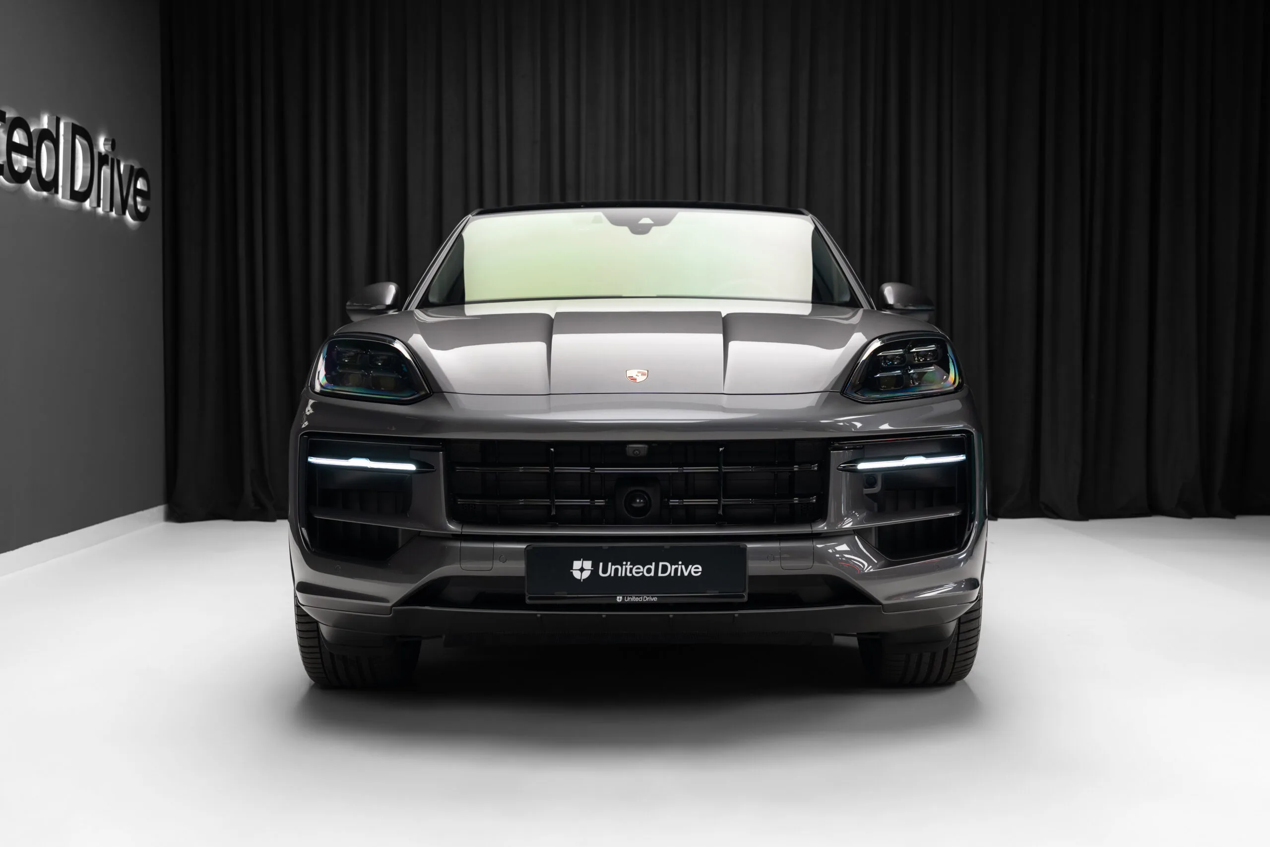2024 Porsche Cayenne Coupé S E-Hybrid, 2/30