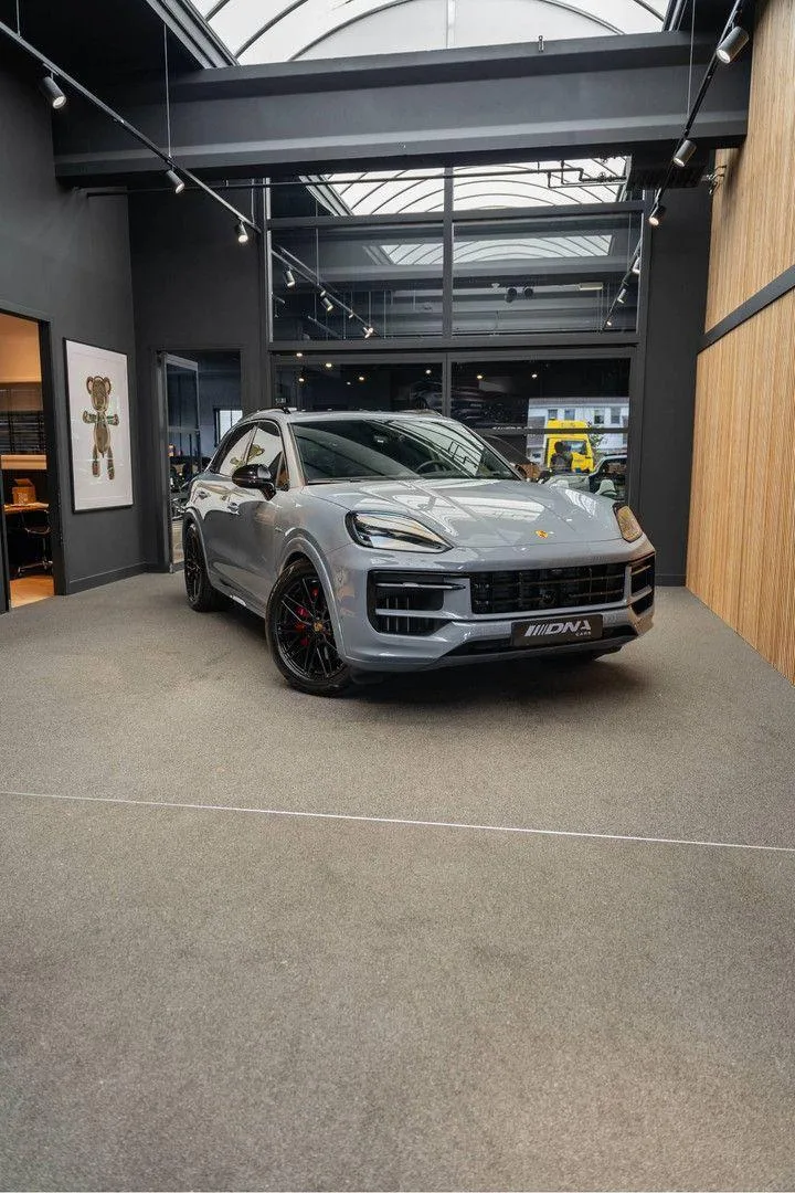 2024 Porsche Cayenne E-Hybrid, 16/30