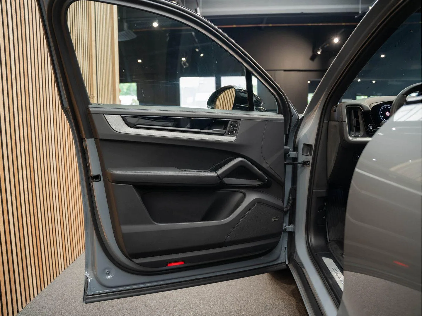 2024 Porsche Cayenne E-Hybrid, 18/30