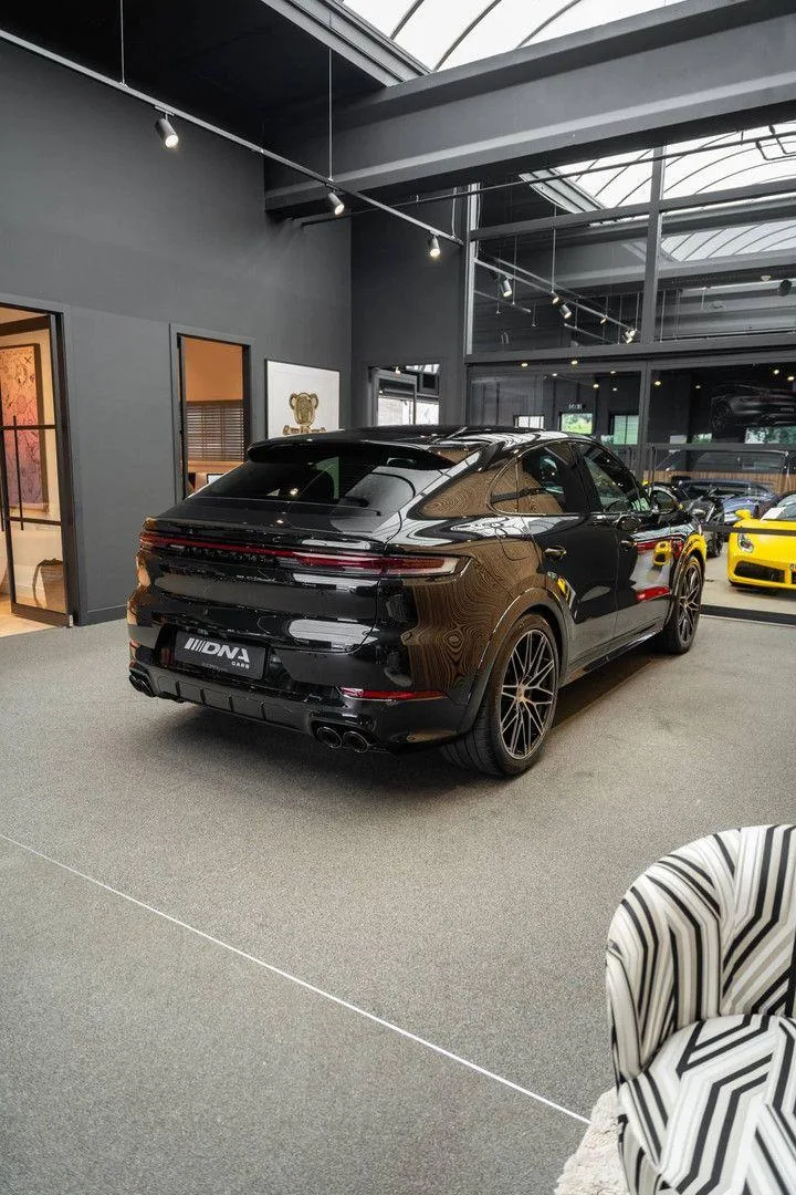 2024 Porsche Cayenne E-Hybrid Coupé, 21/30
