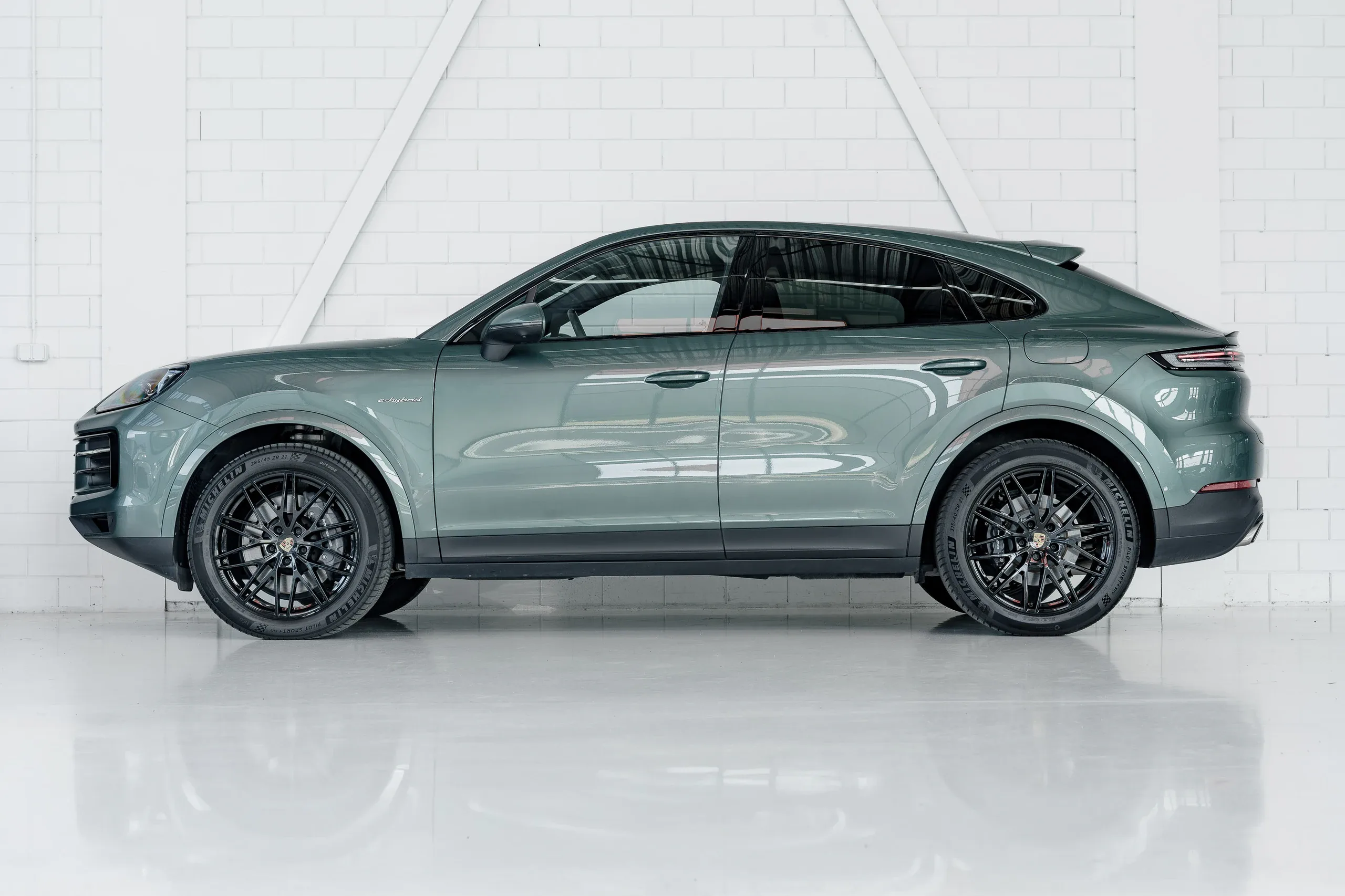 2024 Porsche Cayenne E-Hybrid Coupé, 2/30