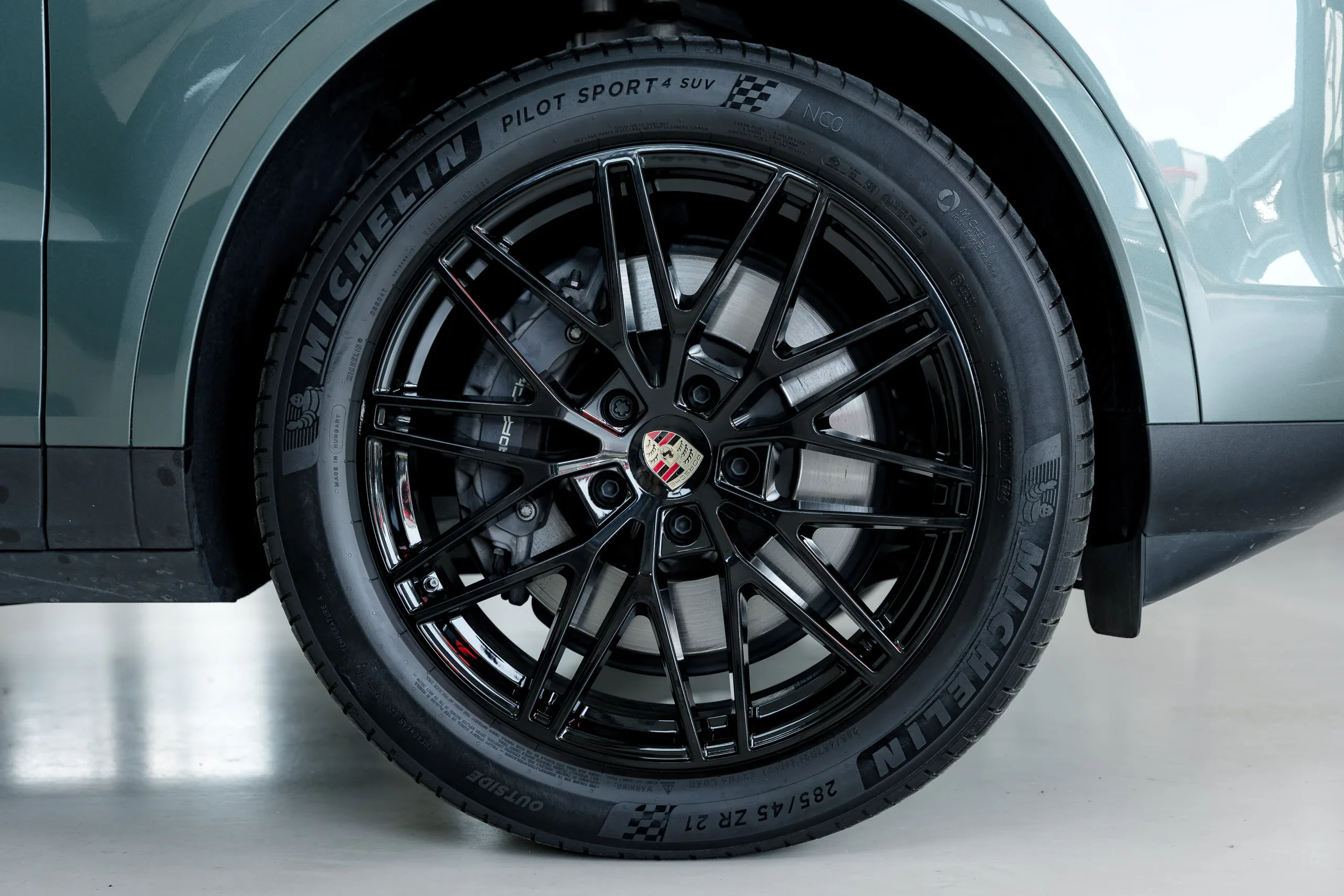 2024 Porsche Cayenne E-Hybrid Coupé, 12/30