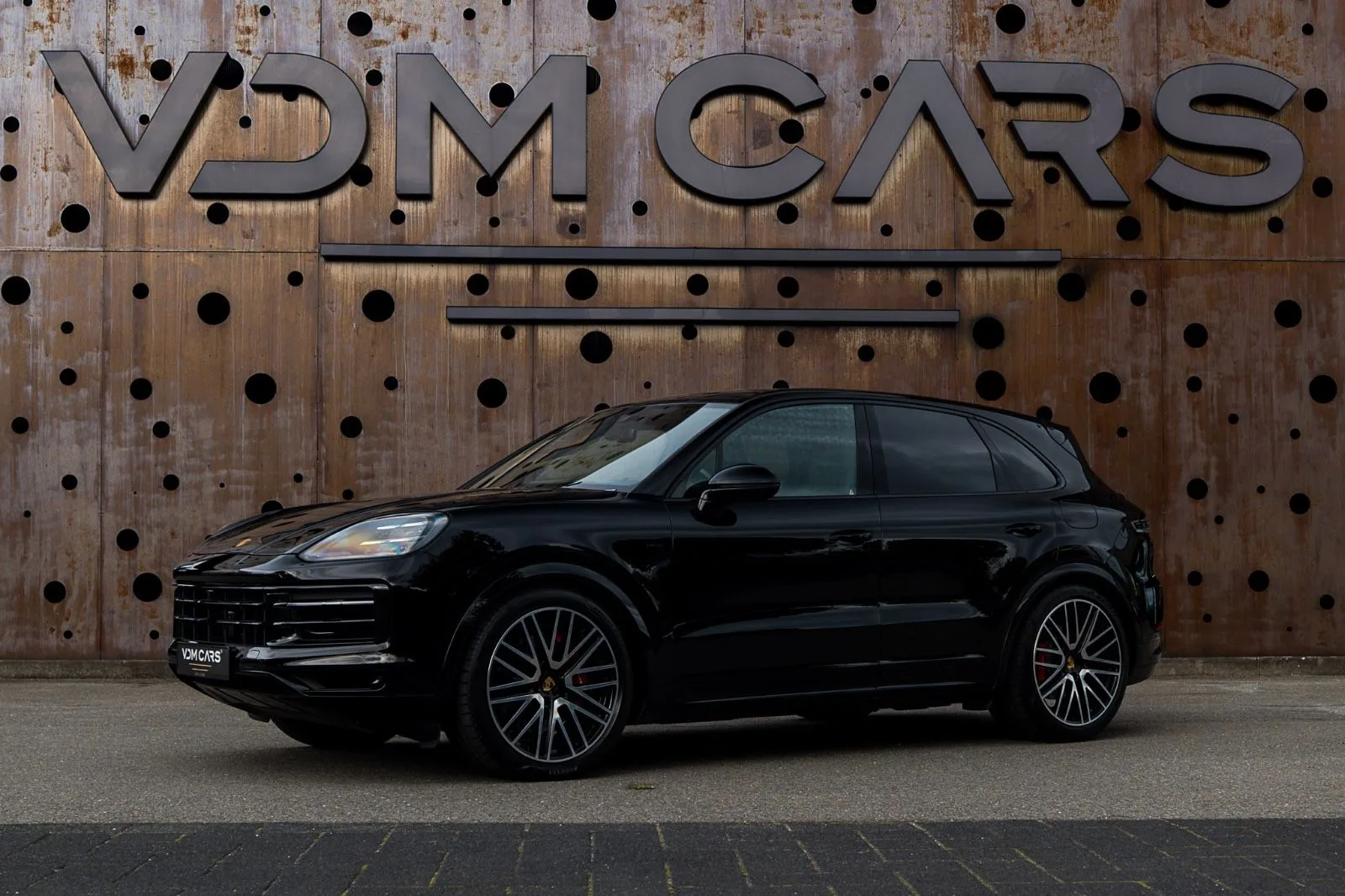 2024 Porsche Cayenne E-Hybrid offered by a supercar dealer in Gronau, Germany, main photo