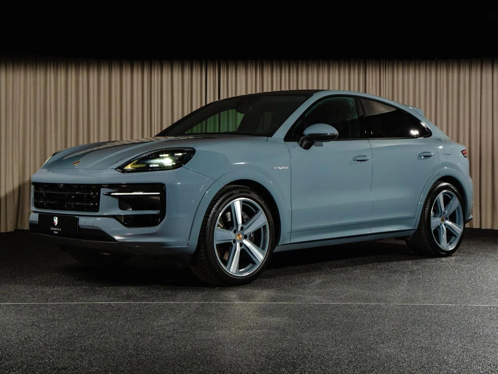 2024 Porsche Cayenne proposée par un concessionnaire spécialisé à Kongens Lyngby, Danemark, photo principale