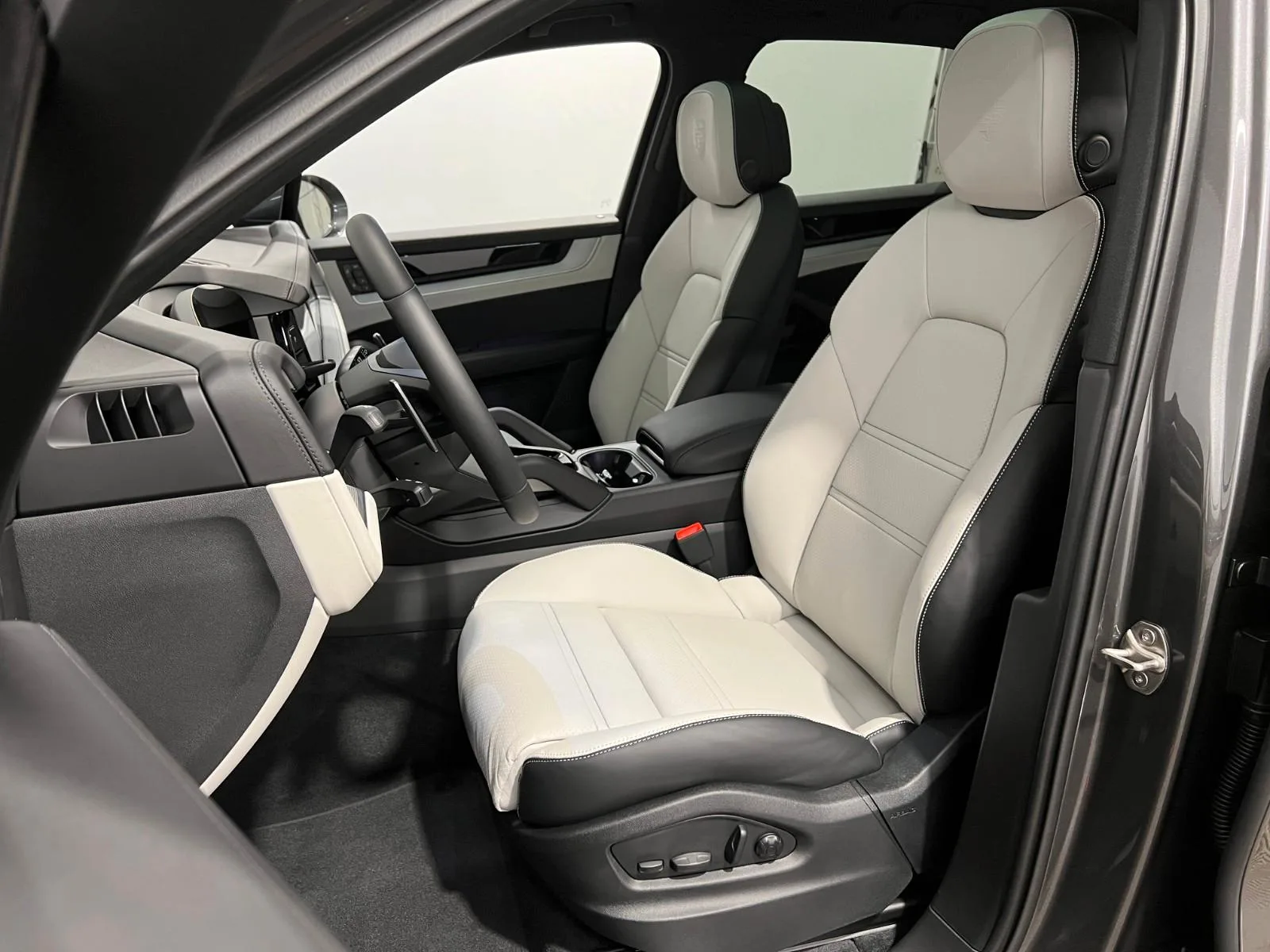 2024 Porsche Cayenne E-Hybrid, 9/26