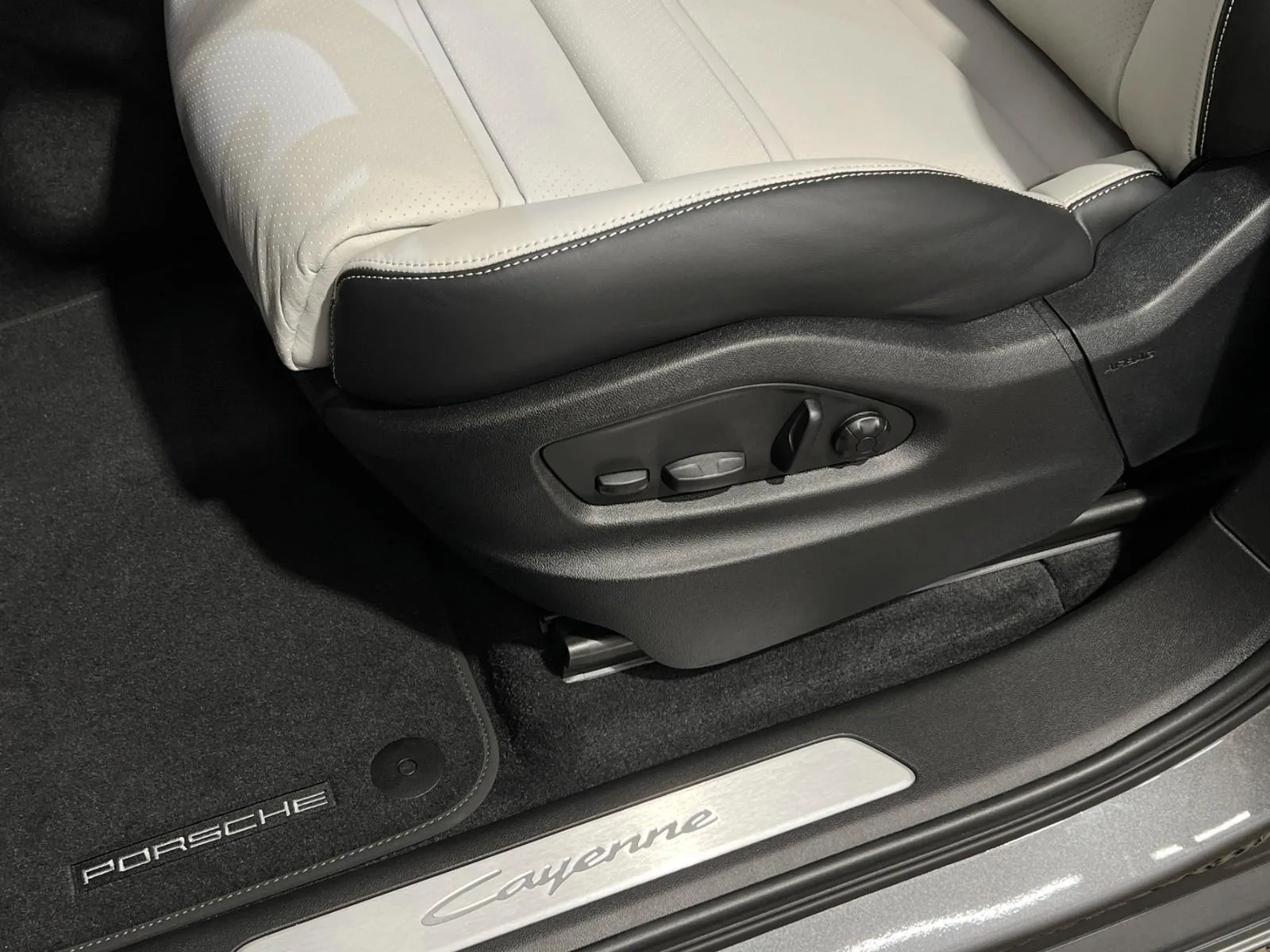 2024 Porsche Cayenne E-Hybrid, 10/26