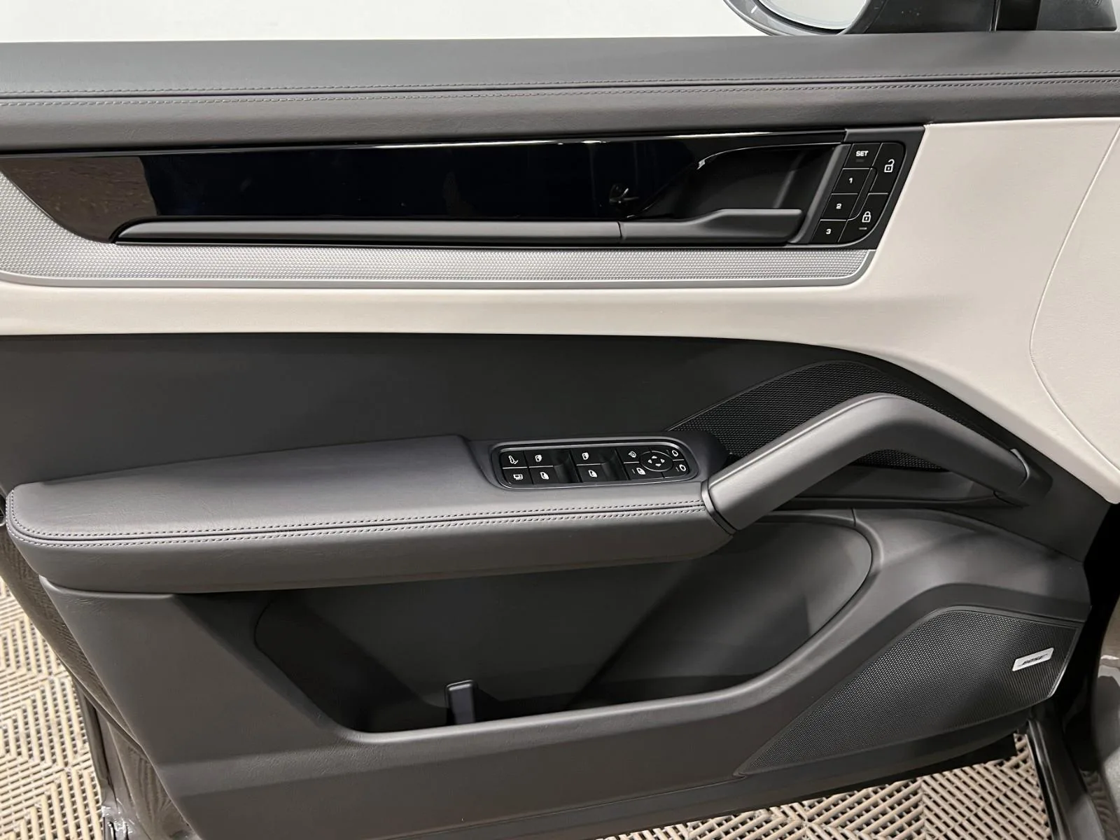 2024 Porsche Cayenne E-Hybrid, 17/26