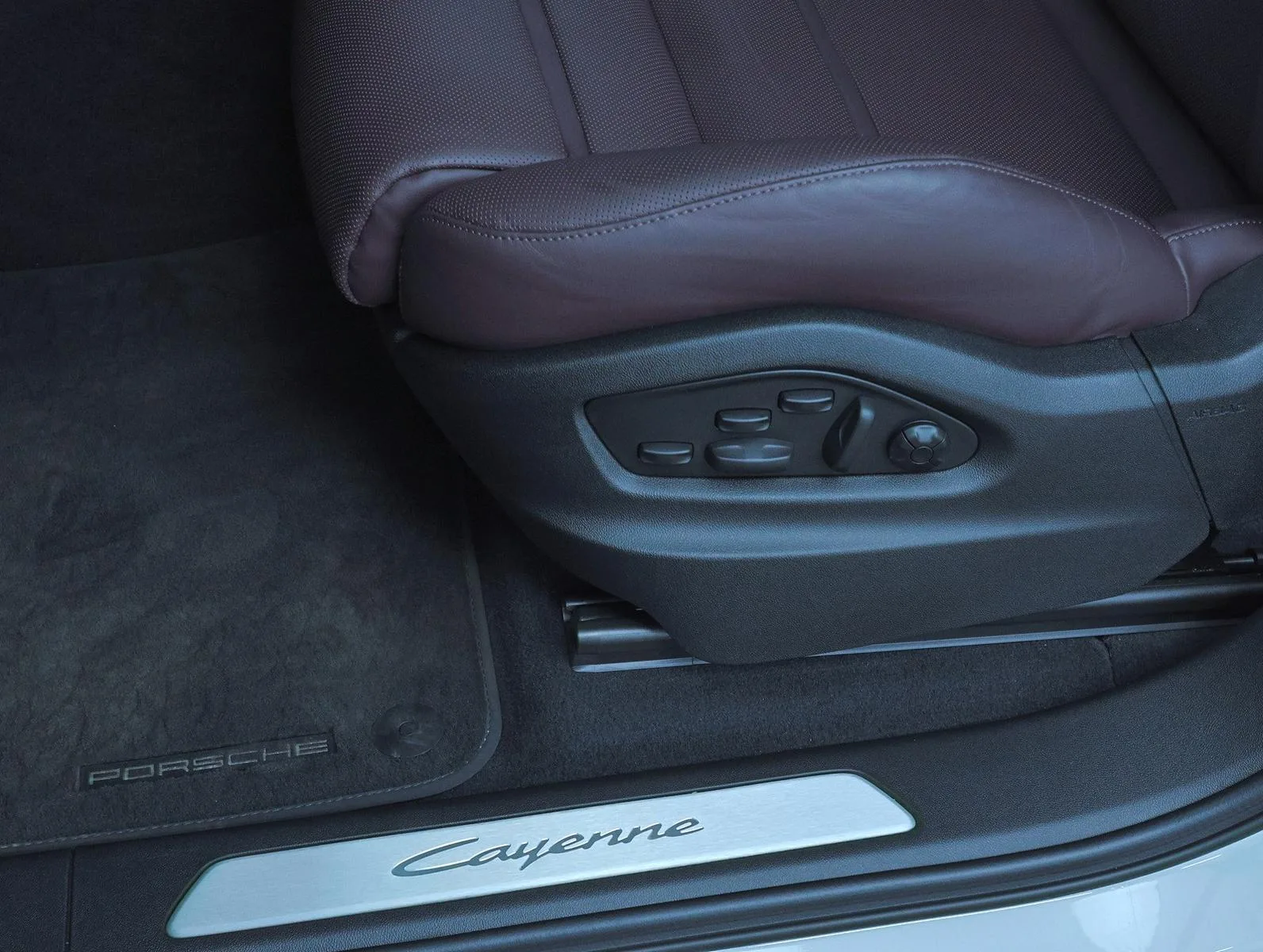 2024 Porsche Cayenne E-Hybrid, 10/29