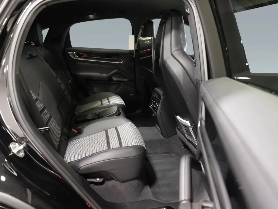 2024 Porsche Cayenne Turbo E-Hybrid Coupé, 7/22