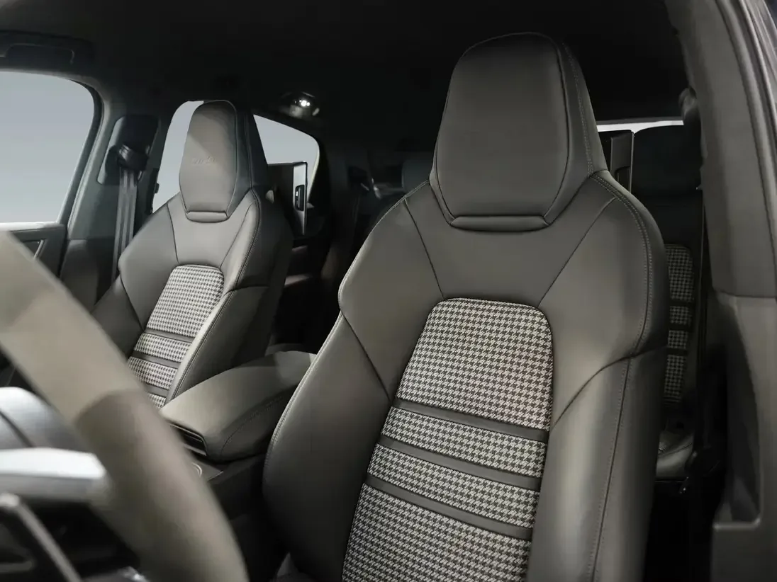 2024 Porsche Cayenne Turbo E-Hybrid Coupé, 8/22