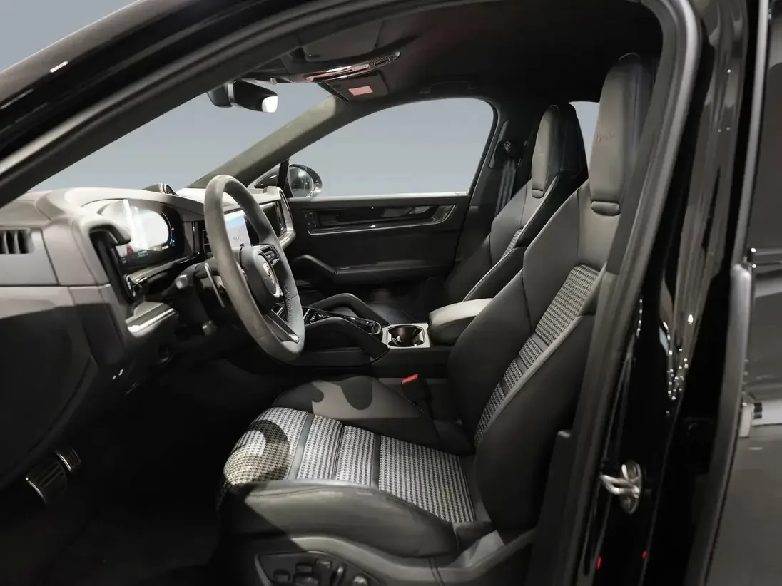 2024 Porsche Cayenne Turbo E-Hybrid Coupé, 9/22