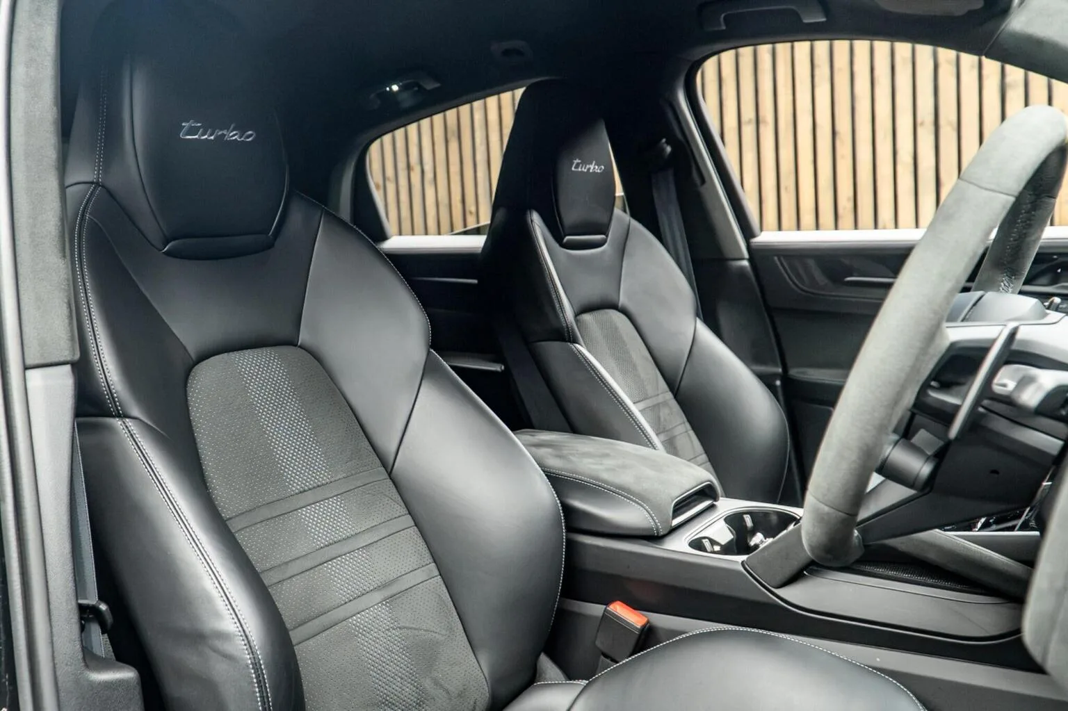 2024 Porsche Cayenne Turbo E-Hybrid Coupé, 2/30