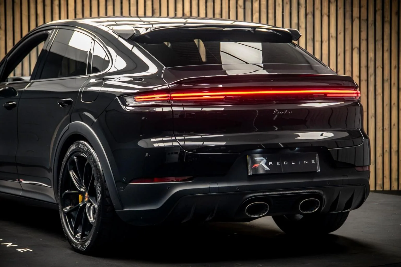 2024 Porsche Cayenne Turbo E-Hybrid Coupé, 19/30