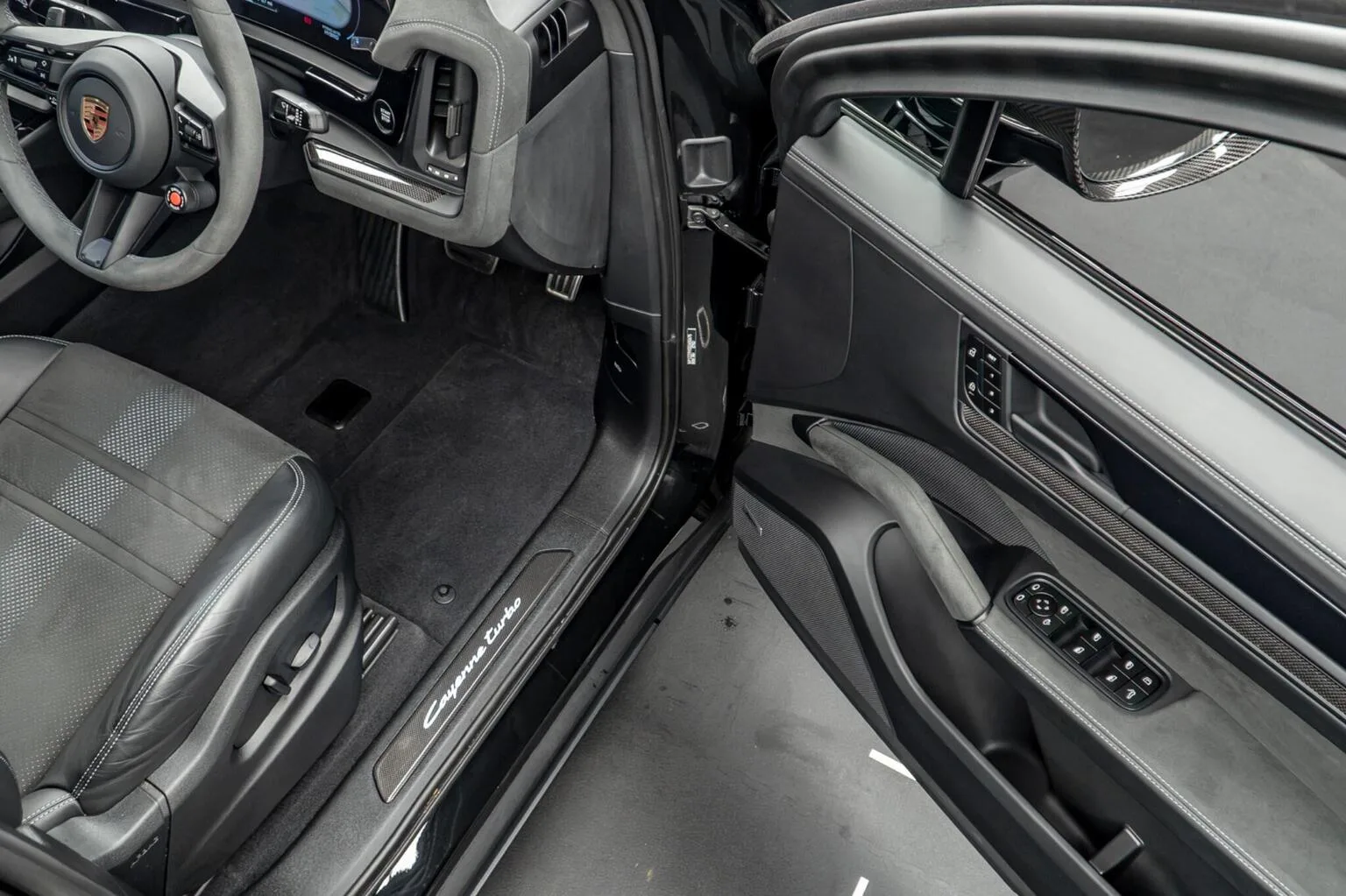 2024 Porsche Cayenne Turbo E-Hybrid Coupé, 29/30
