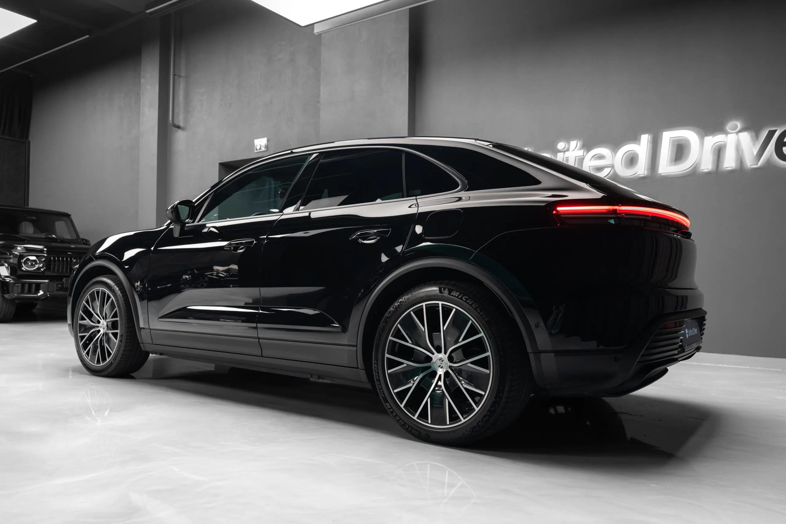 2024 Porsche Macan 4, 8/30