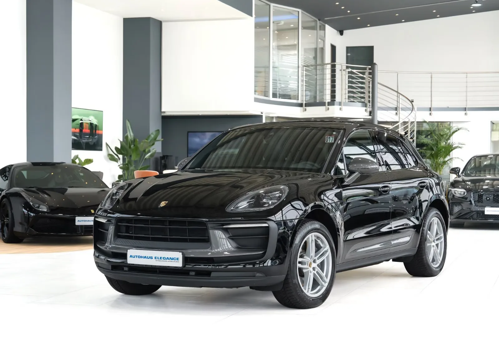 2024 Porsche Macan T angeboten von einem Fachhändler in Köln, Deutschland, Hauptfoto