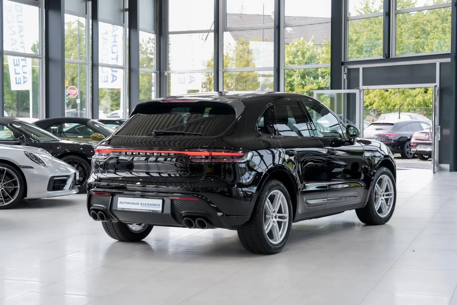 2024 Porsche Macan T, 2/25