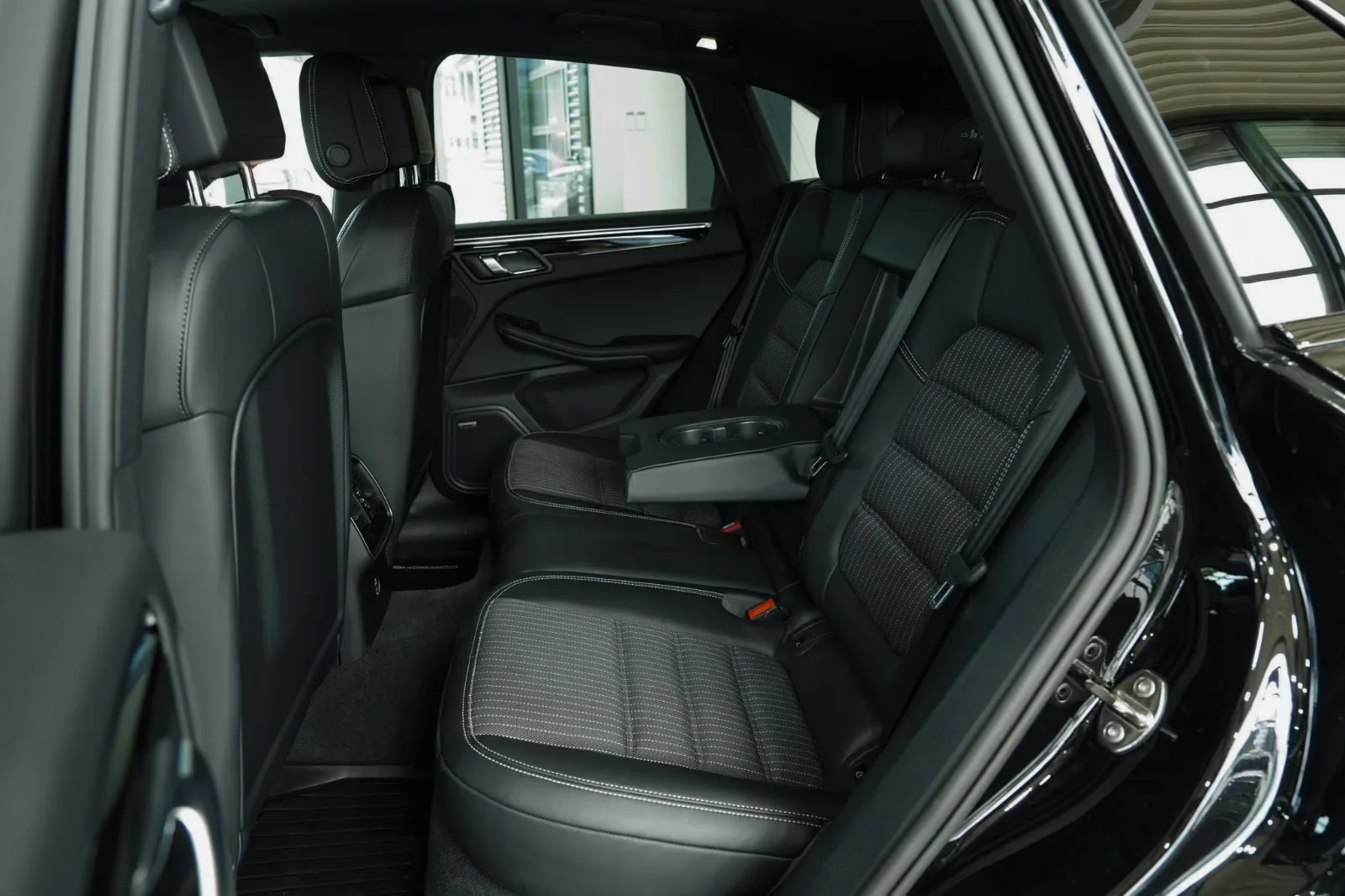 2024 Porsche Macan T, 15/25