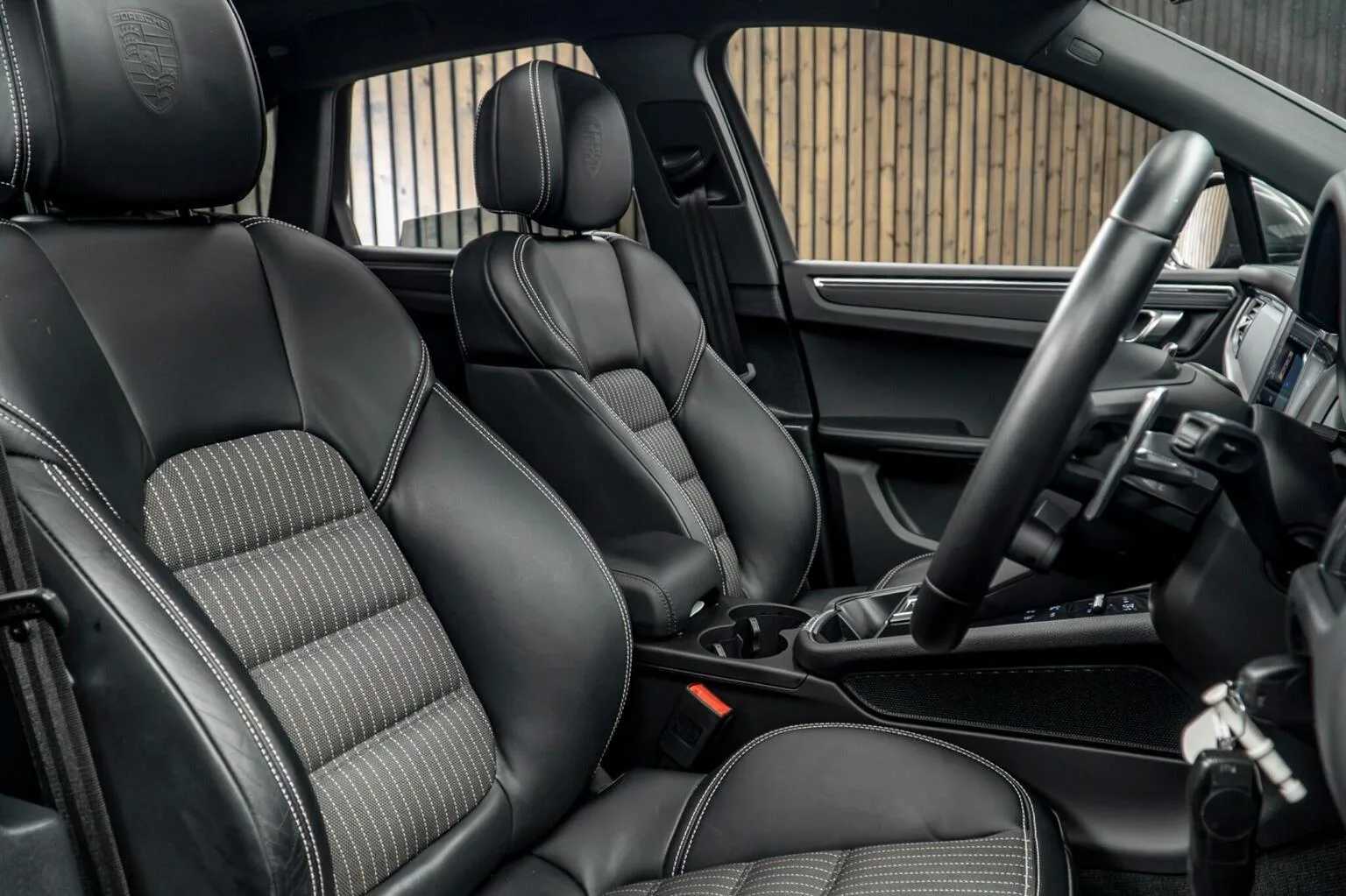 2024 Porsche Macan T, 2/30