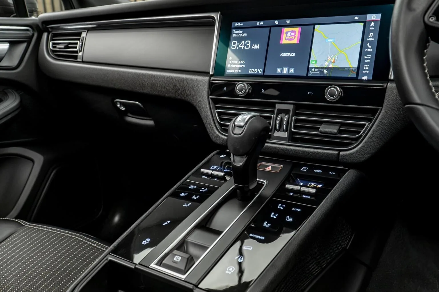 2024 Porsche Macan T, 24/30