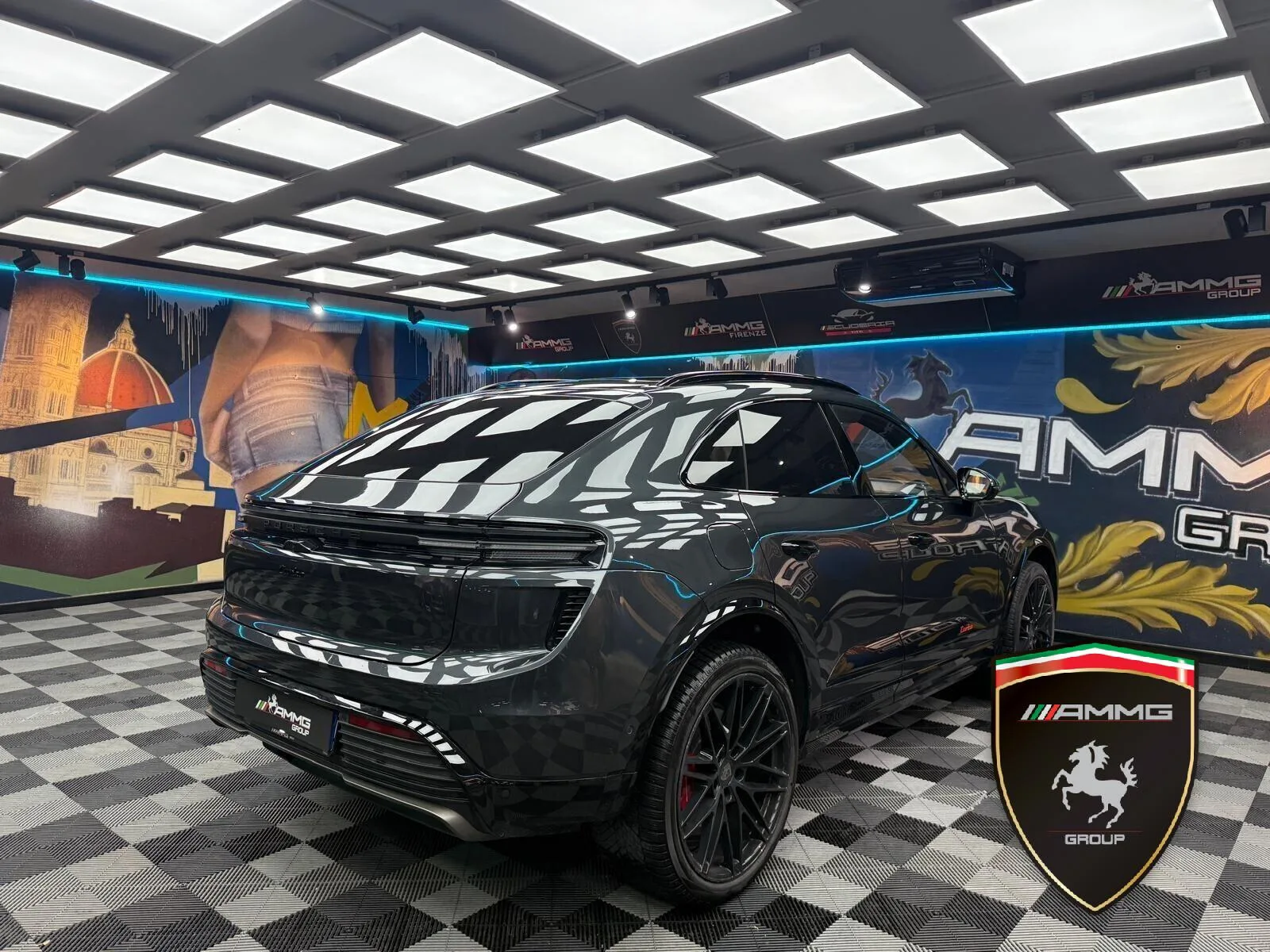2024 Porsche Macan Turbo Electric, 5/15