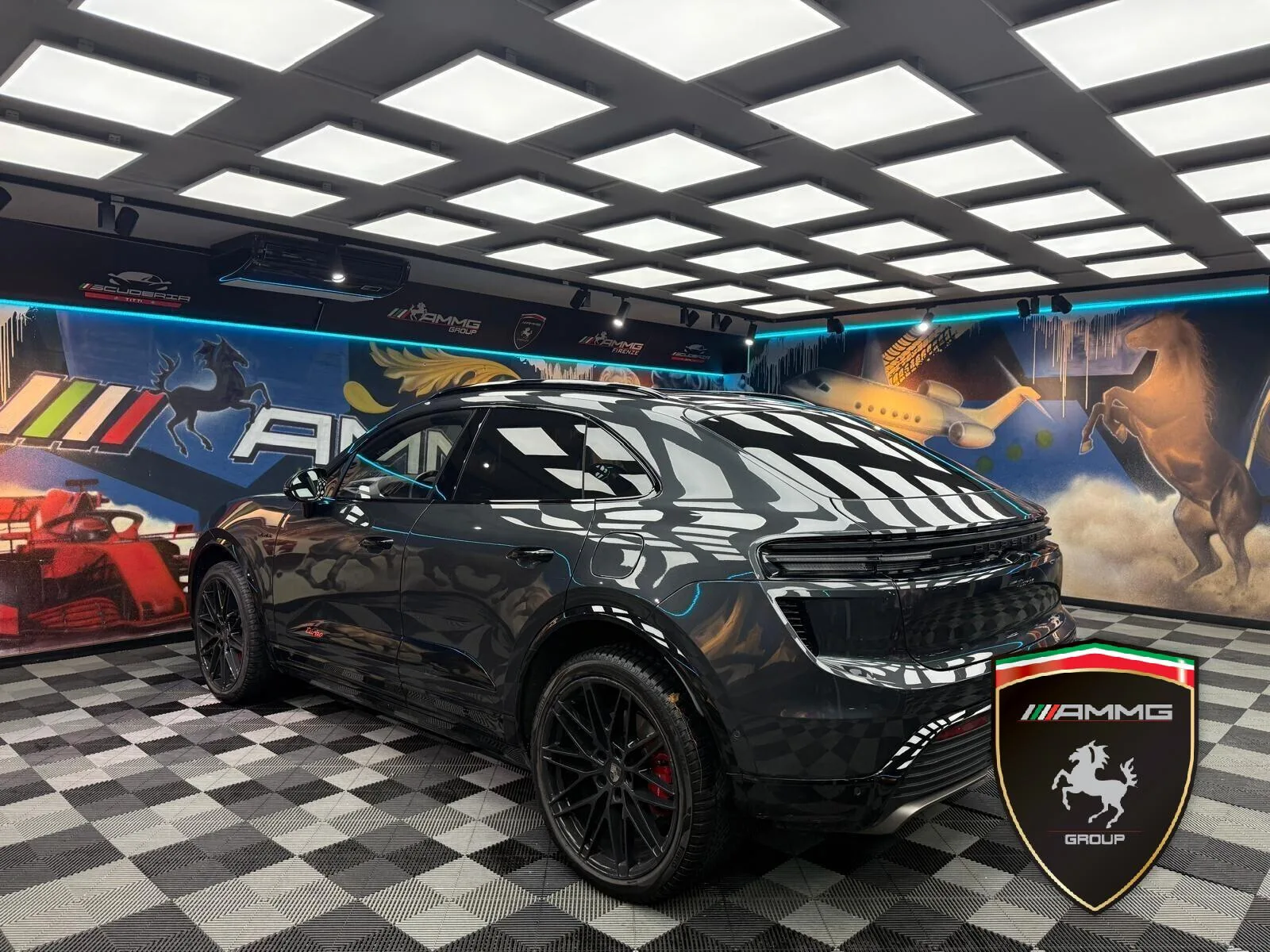 2024 Porsche Macan Turbo Electric, 7/15