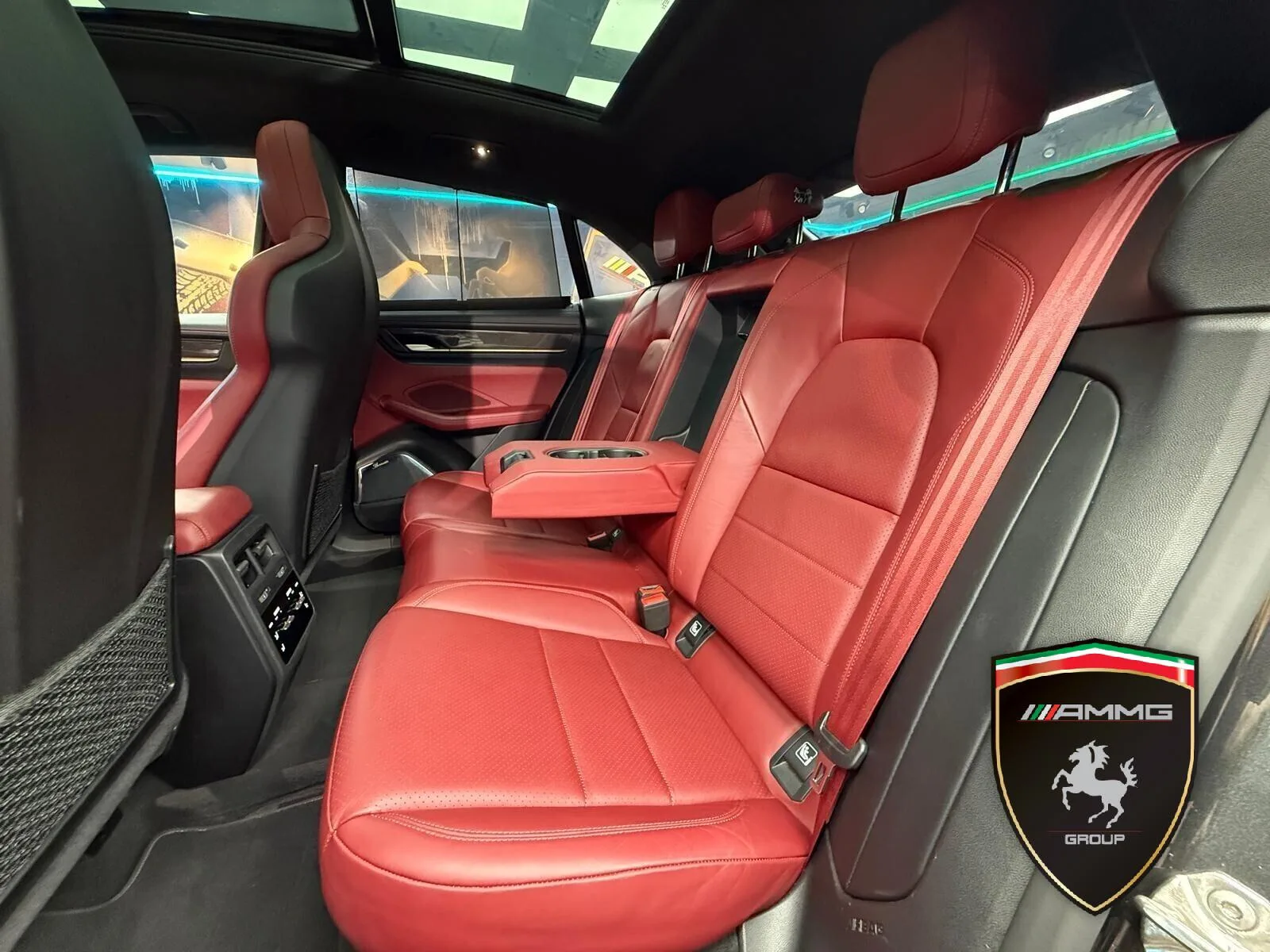 2024 Porsche Macan Turbo Electric, 10/15