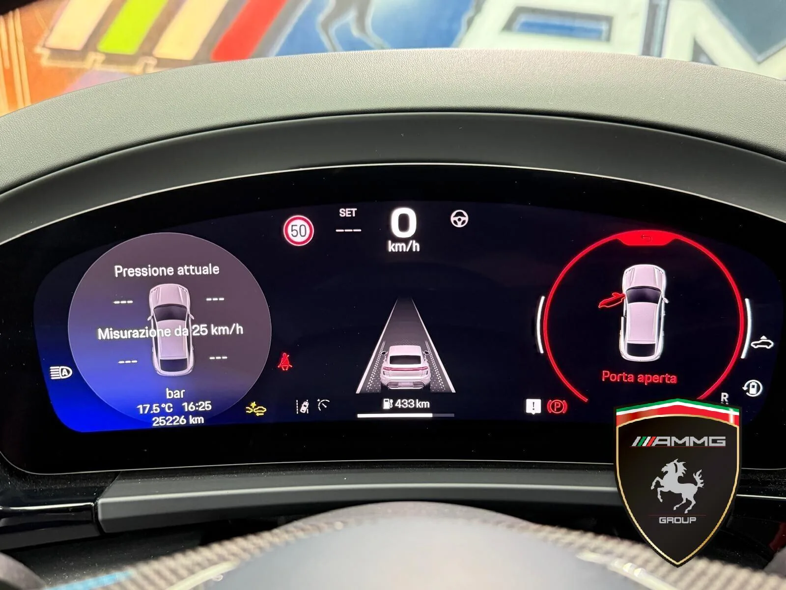2024 Porsche Macan Turbo Electric, 13/15