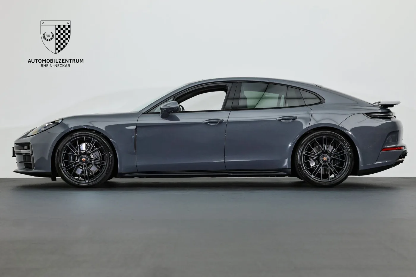 2024 Porsche Panamera GTS offered by a supercar dealer in Viernheim, Germany, photo 4 of 25