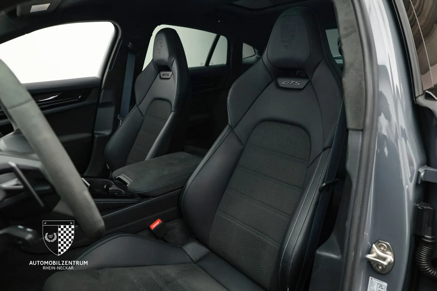 2024 Porsche Panamera GTS offered by a supercar dealer in Viernheim, Germany, photo 16 of 25