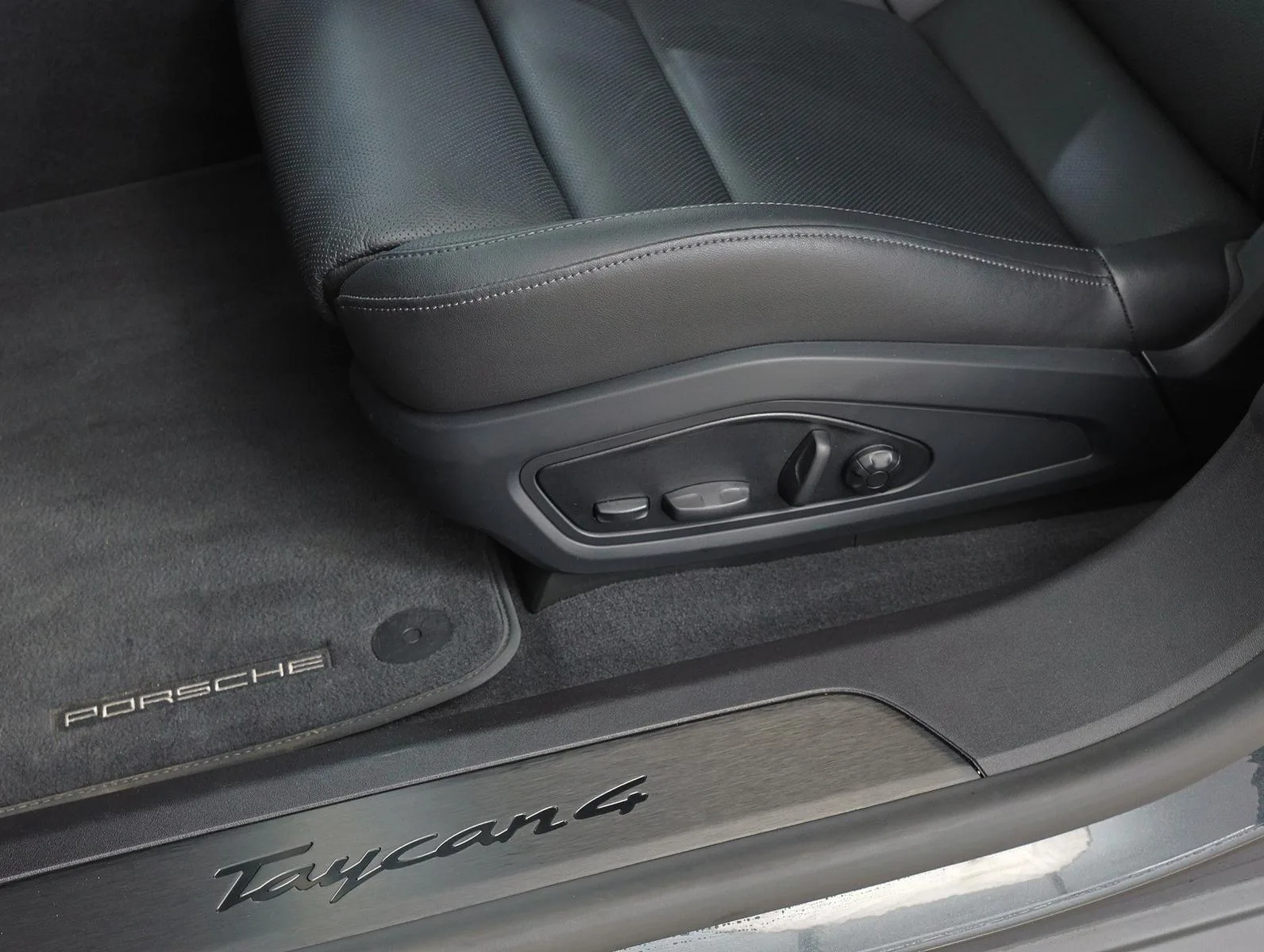 2024 Porsche Taycan Cross Turismo 4, 10/29