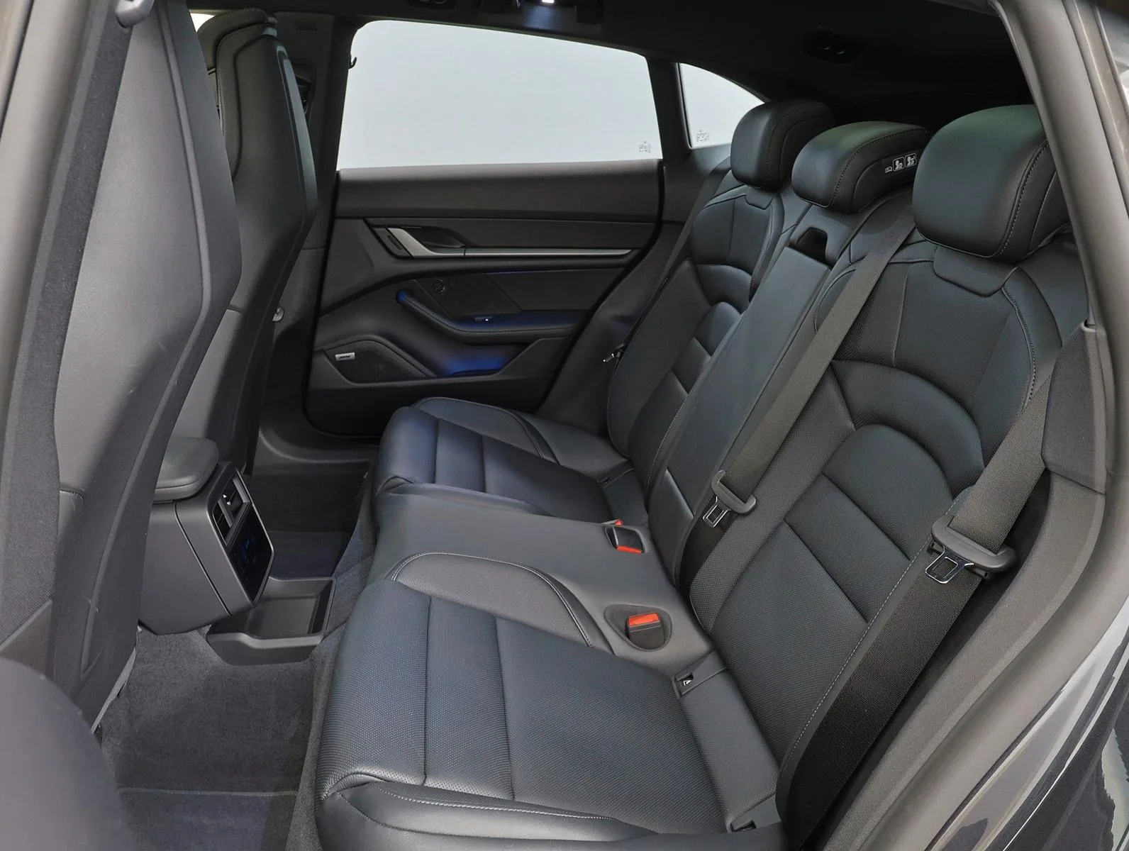 2024 Porsche Taycan Cross Turismo 4, 20/29